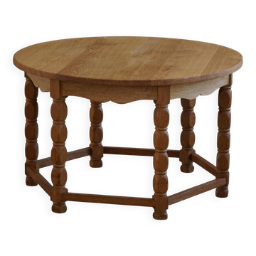 Round modern Danish brutalist coffee table/sofa in solid oak, 1960s.