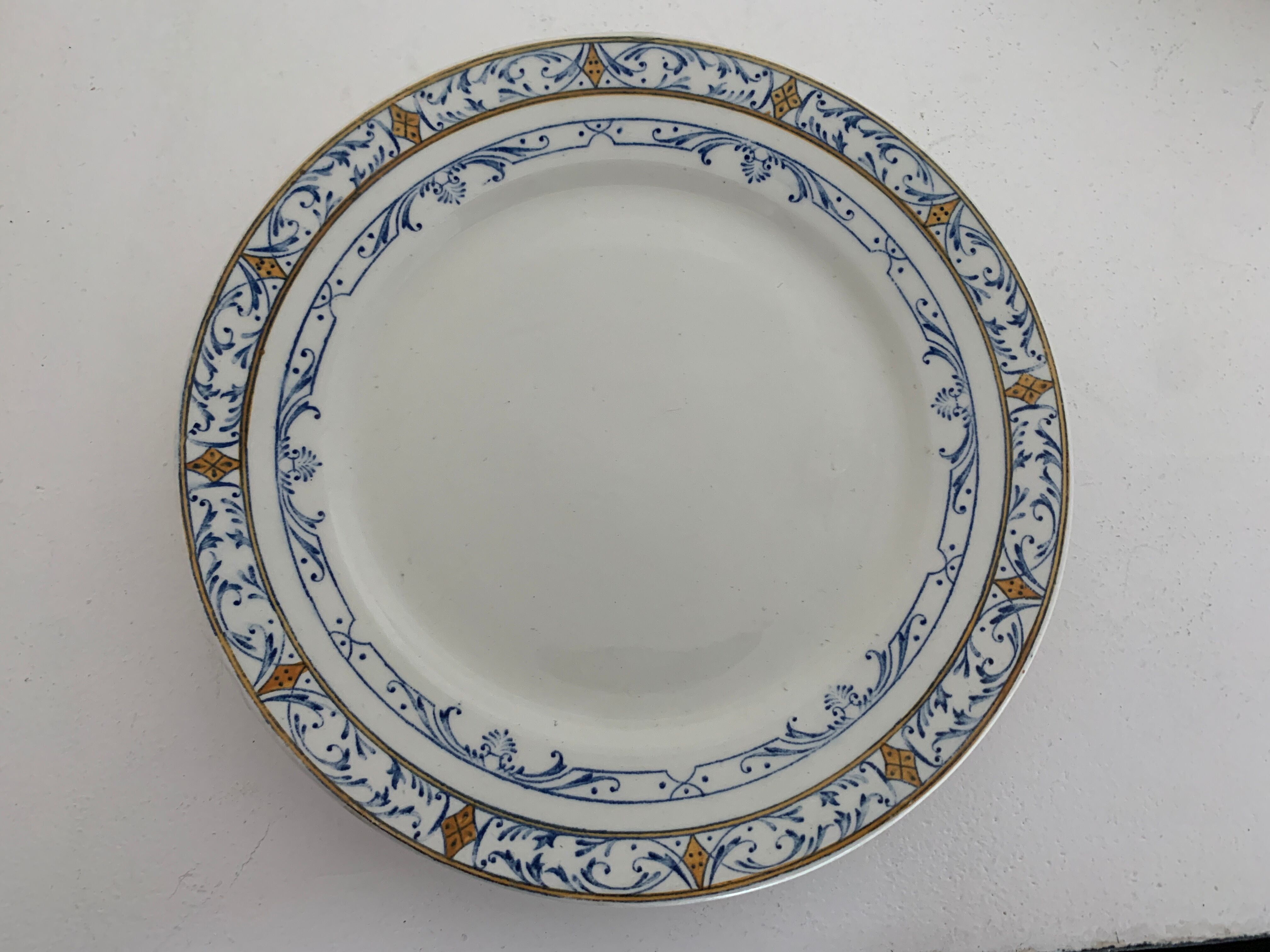 11 old Creil and Montereau dessert plates, Colbert service