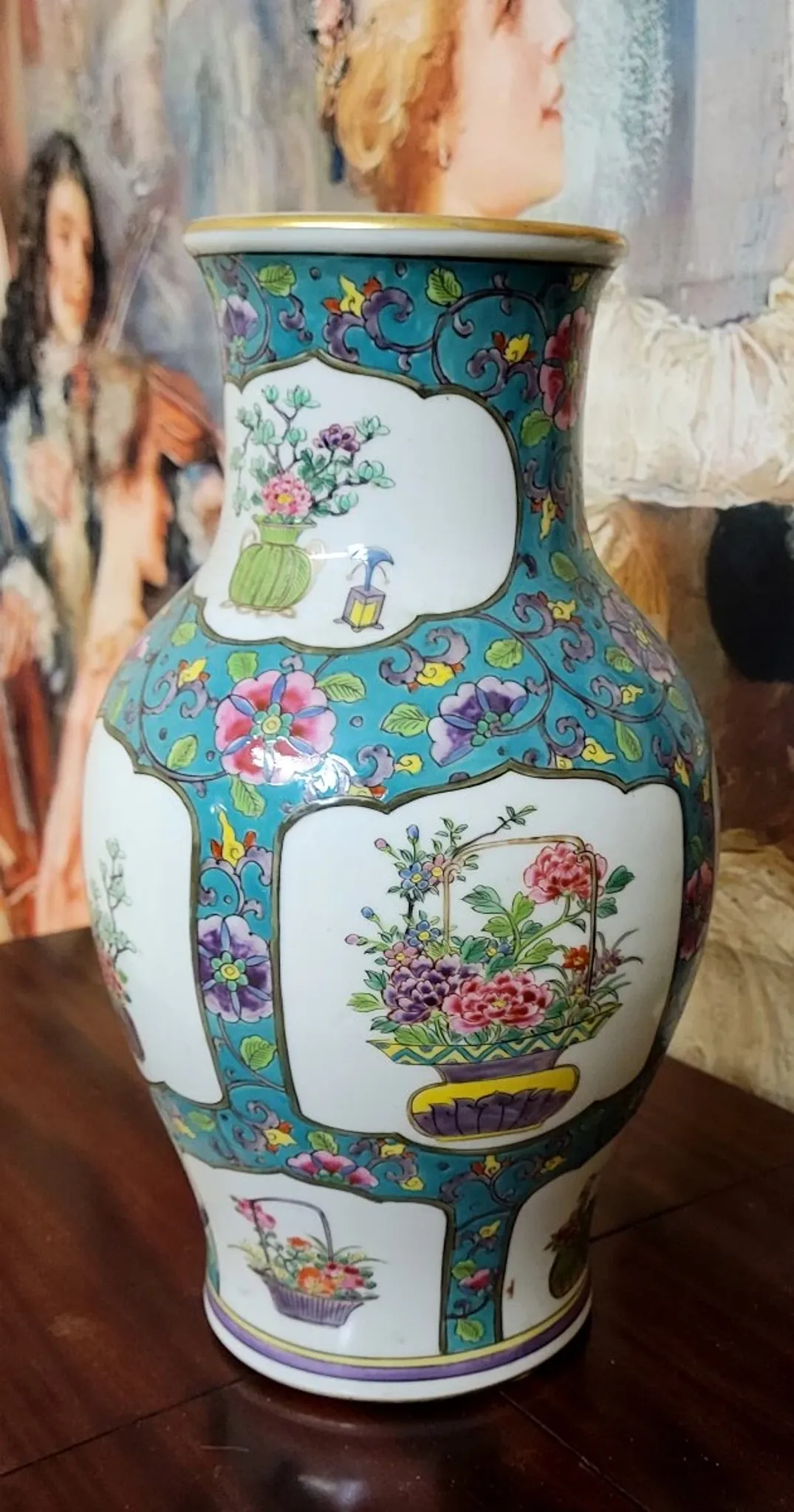 Porcelain vase with floral decoration – Asian style - 20th century