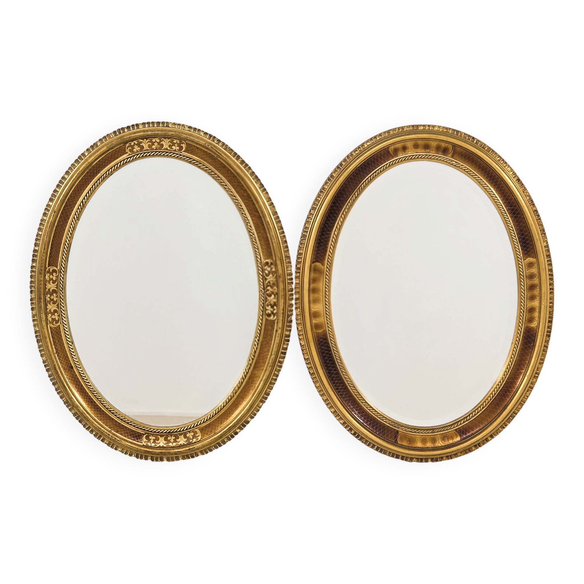 Paire de miroirs médaillon de style Louis XV