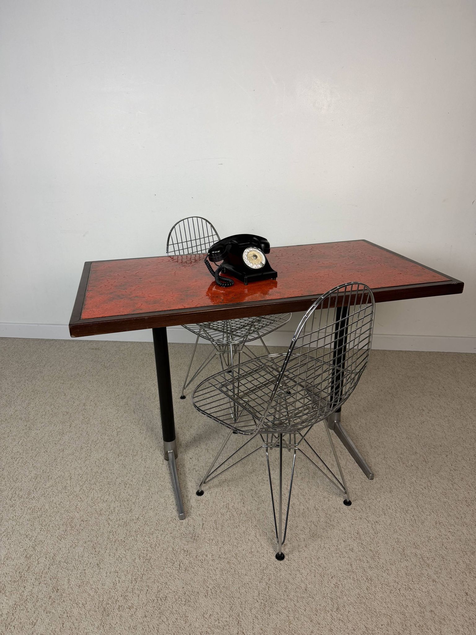Table de bistrot vintage céramique rouge orangé