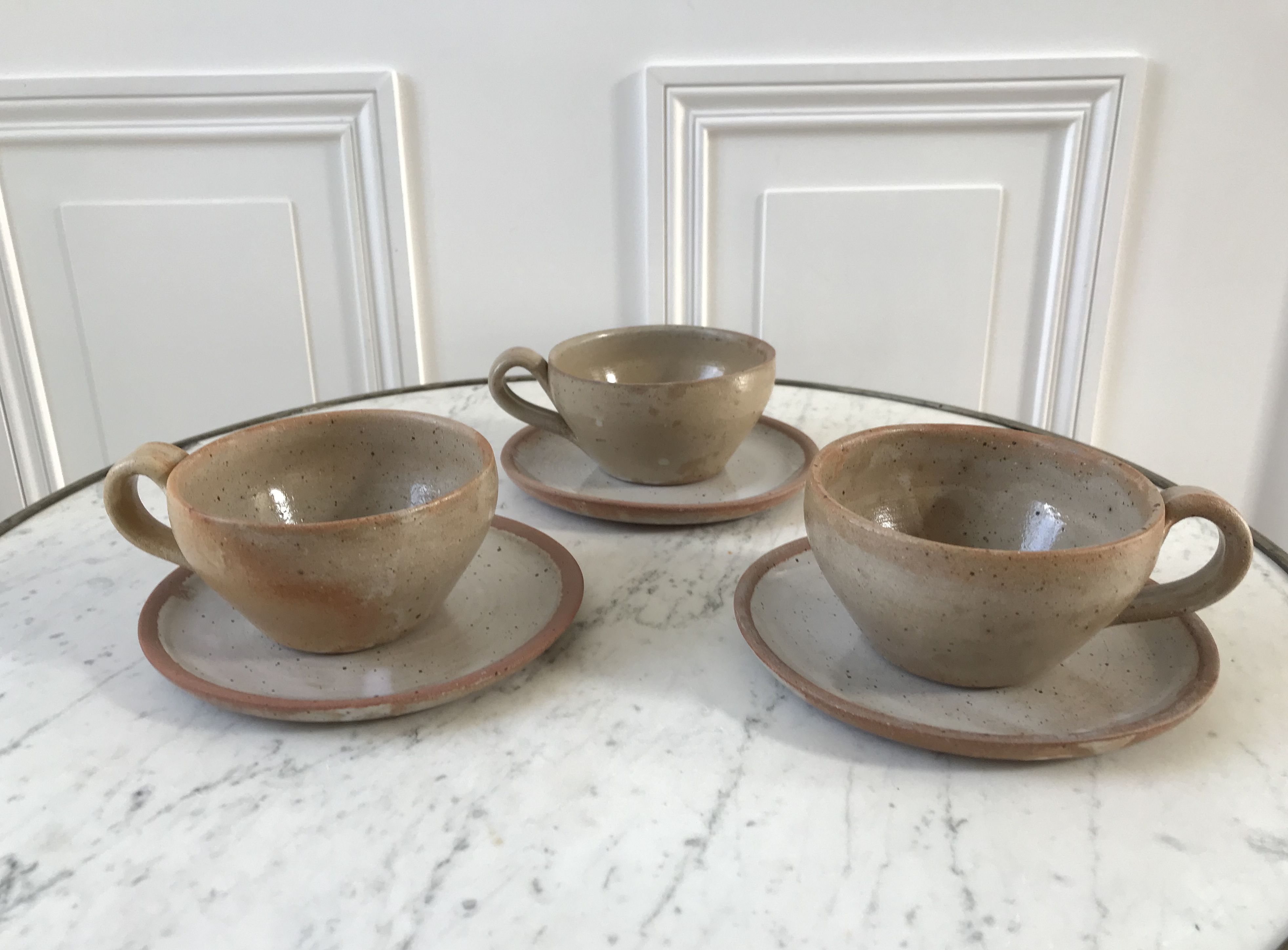 Set of 3 large tea cups and their saucers in artisanal sandstone 70s