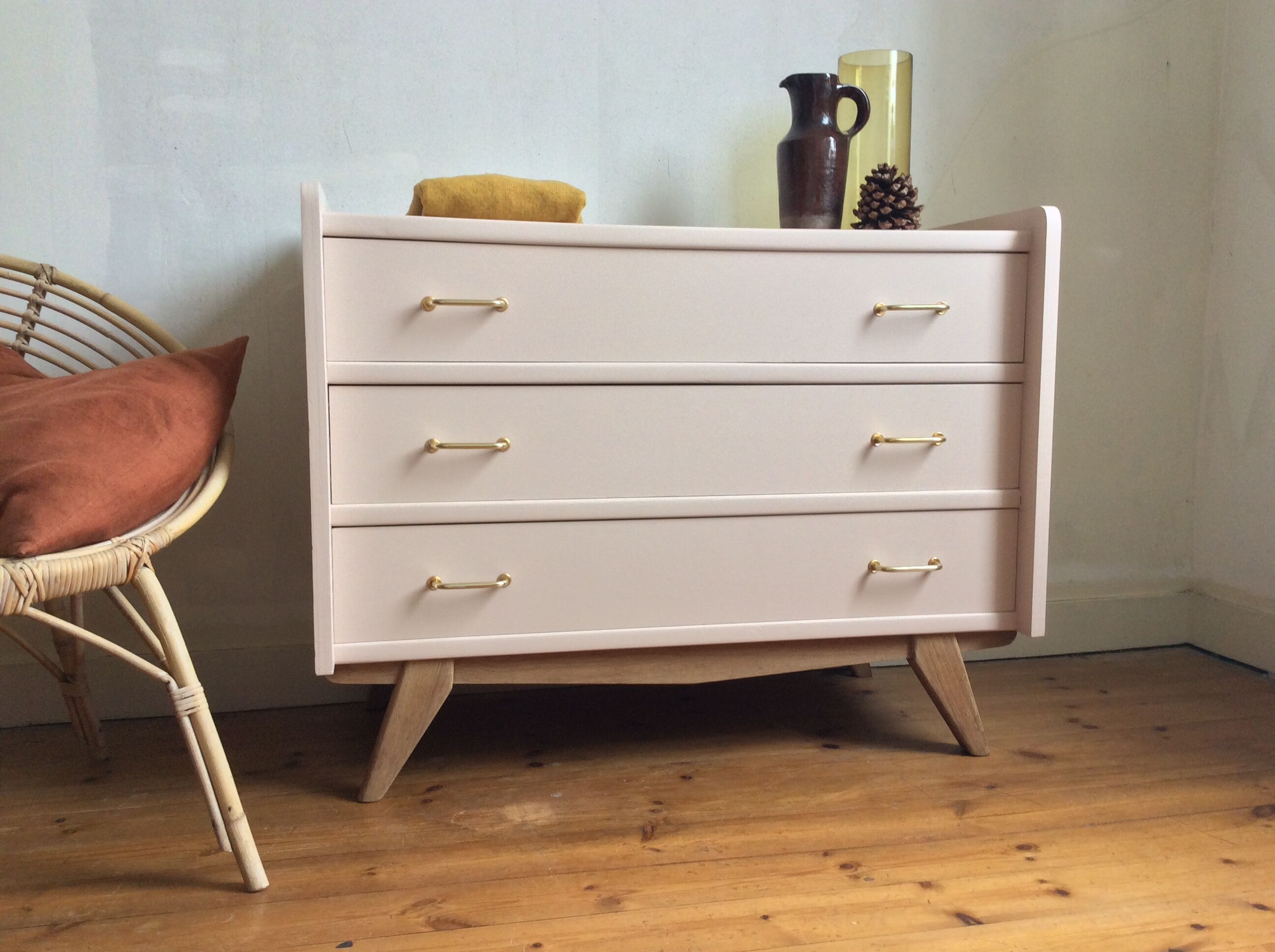 Commode year 50 painted in Setting Plaster from Farrow & Ball