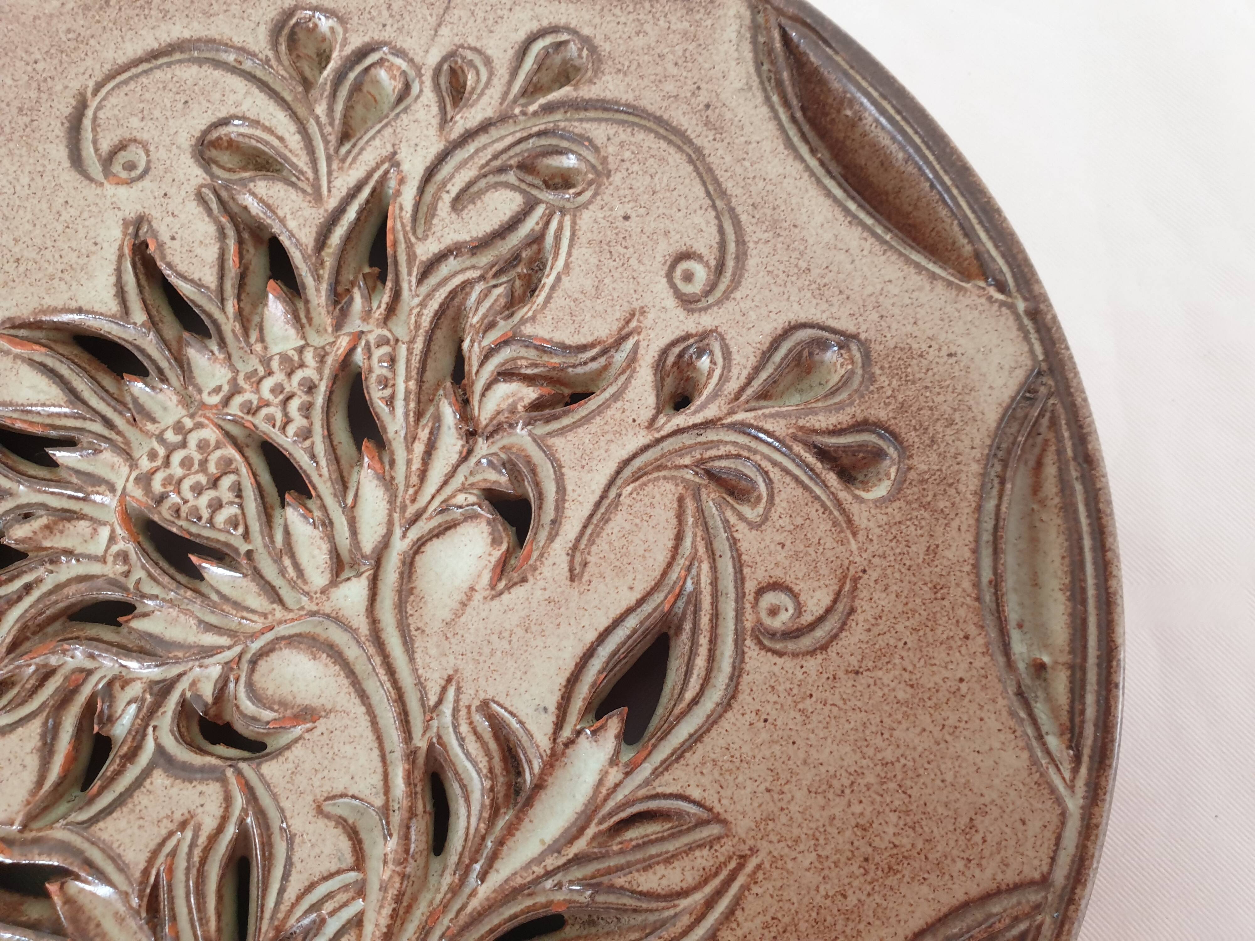 Ceramic trivet with floral motif by Fonck et Matéo (Vallauris)
