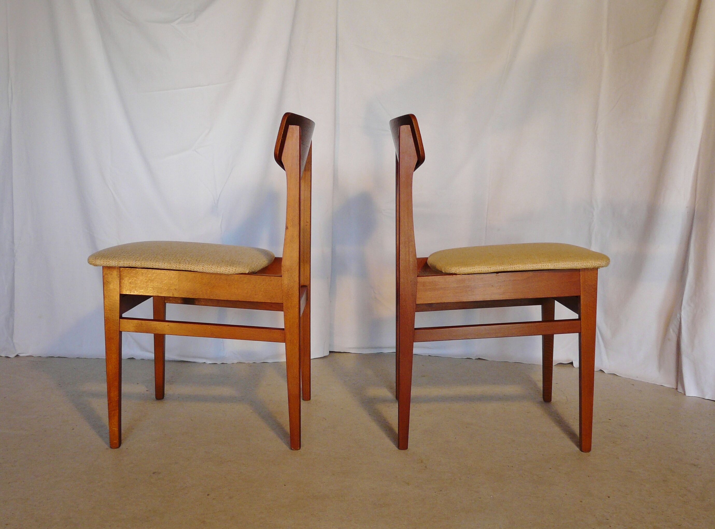 Lot de deux chaises scandinave en teck