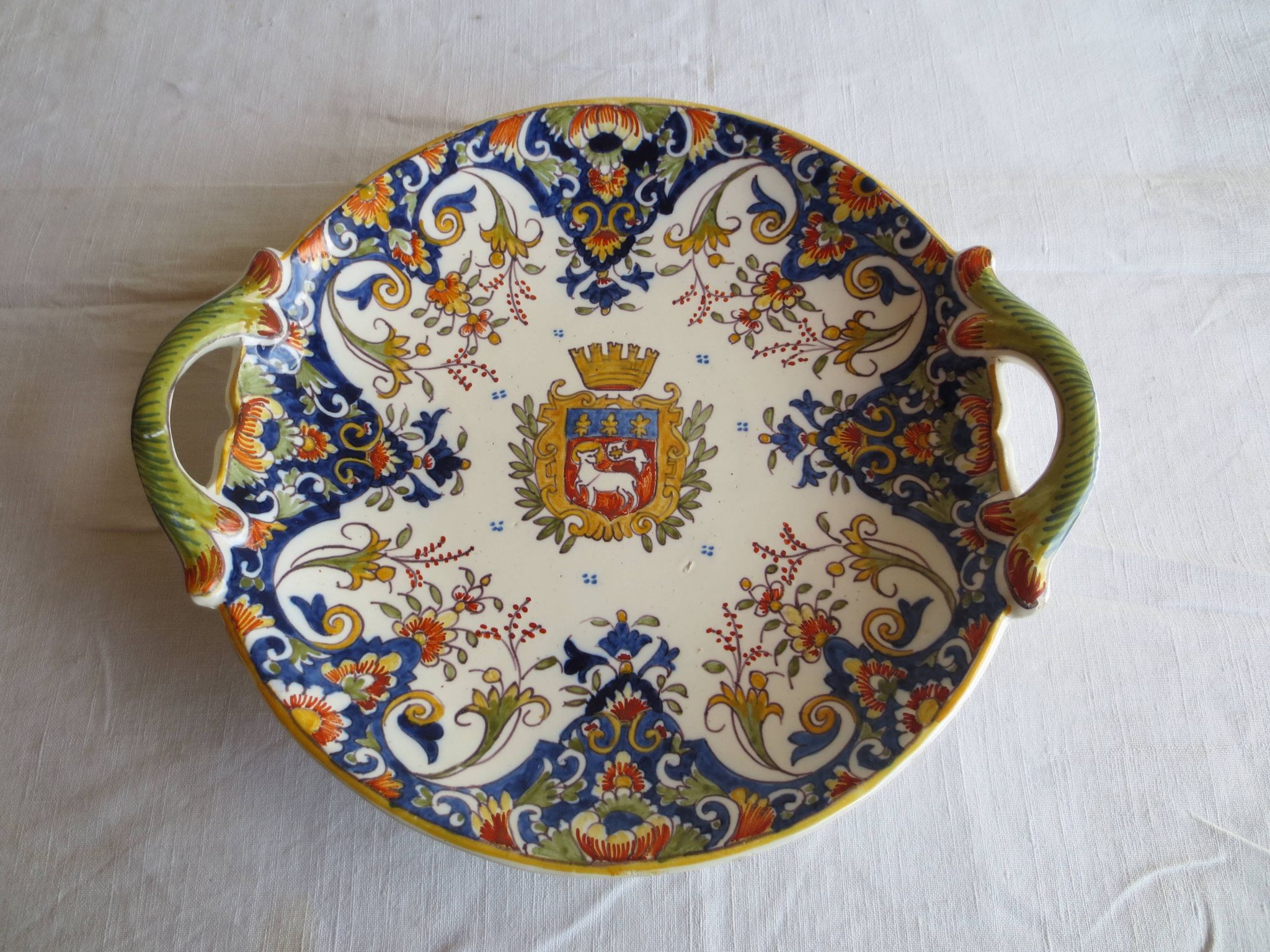 Petit plat avec anses en faience ,décor rouen