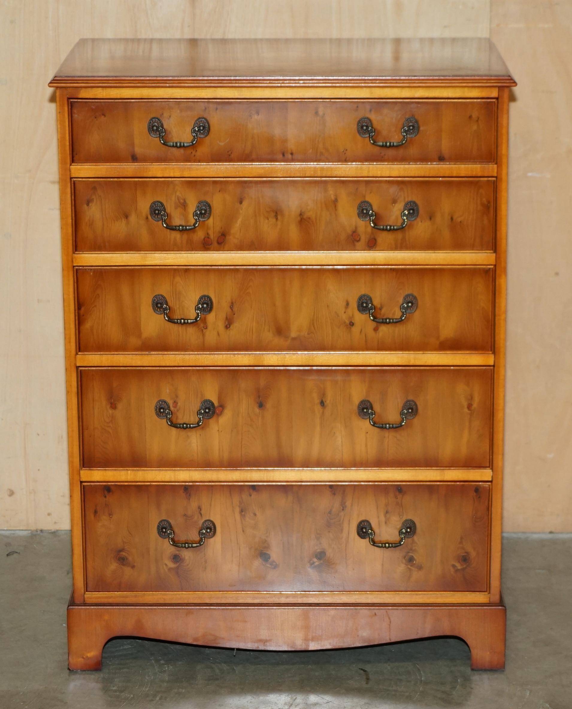 Pair of large Sheraton Revival chests of drawers in yew wood, 110 cm