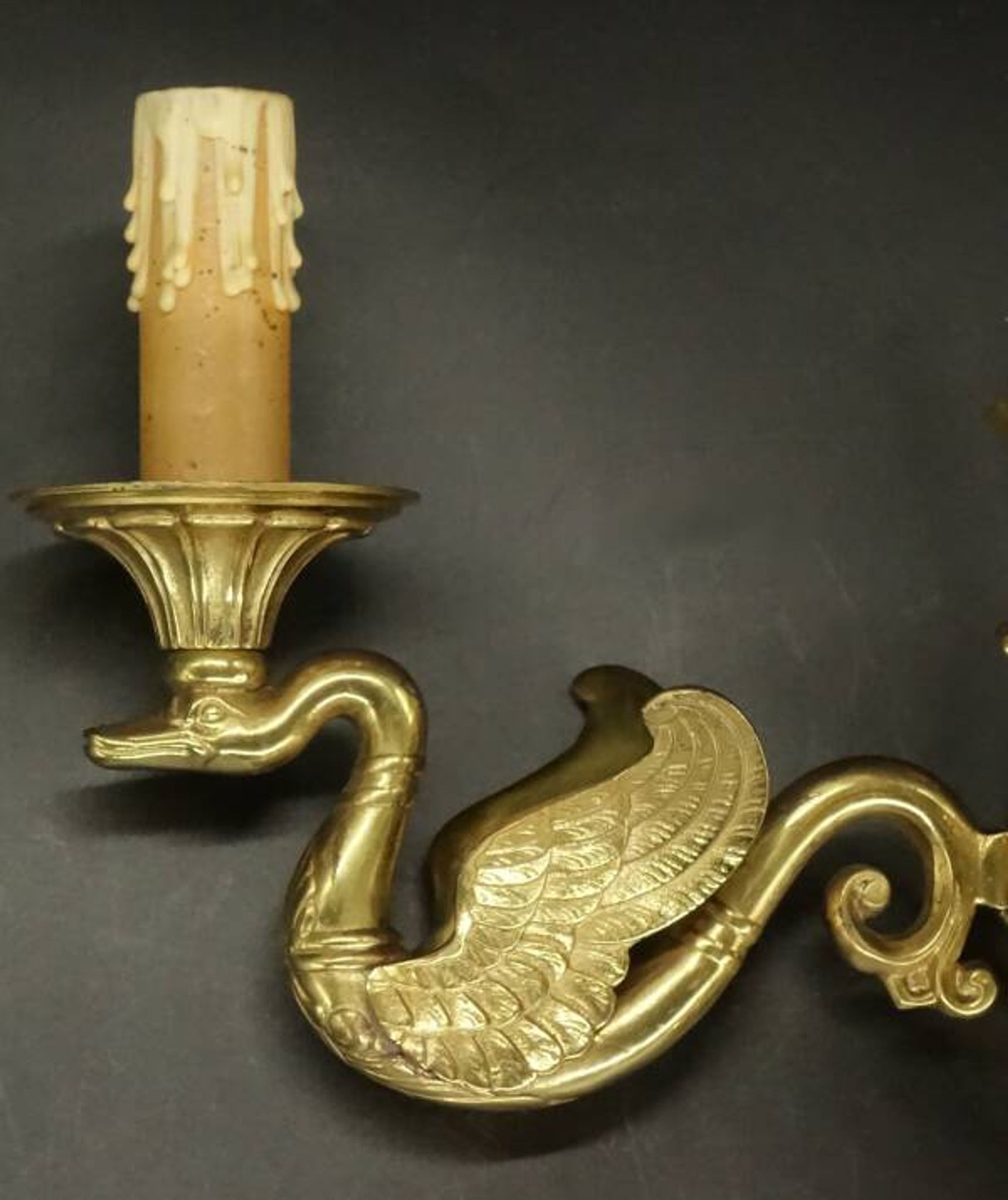 Pair of Empire style wall sconces with swans by Petitot - bronze & green patina