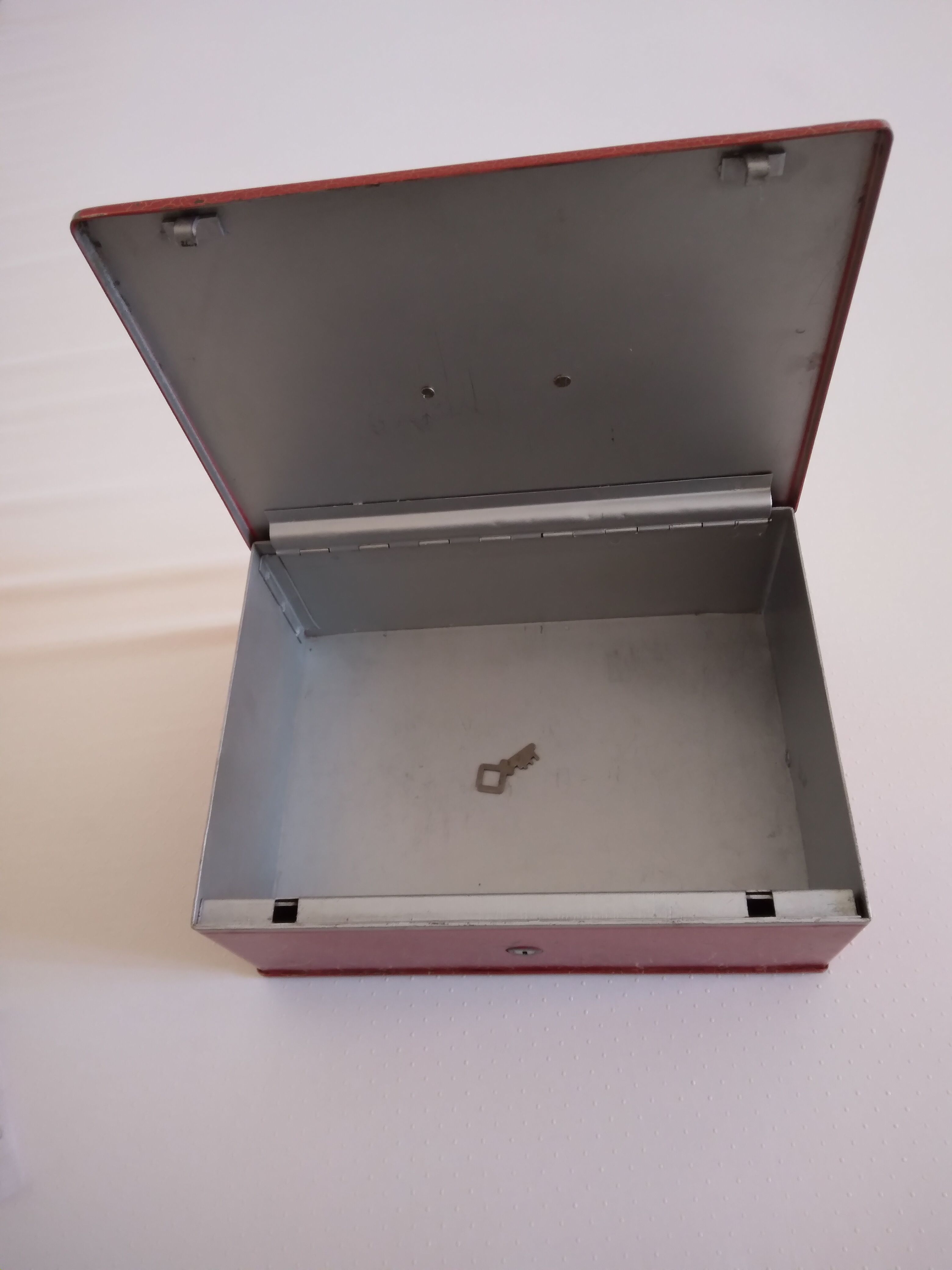 Keyed industrial metal body