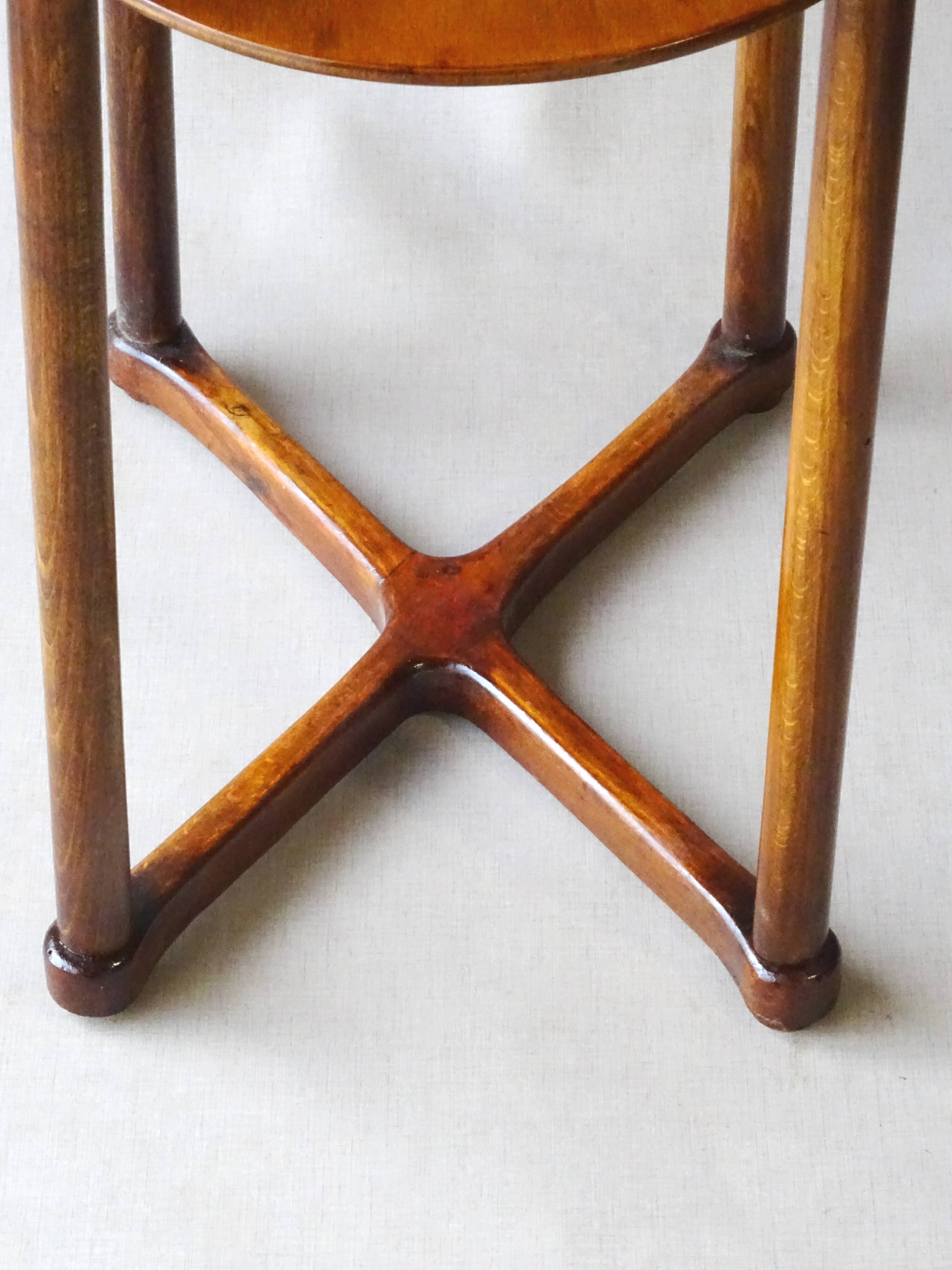 Oval pedestal table circa 1915 Nr.960/2 design Josef Hoffmann for J.J.Kohn