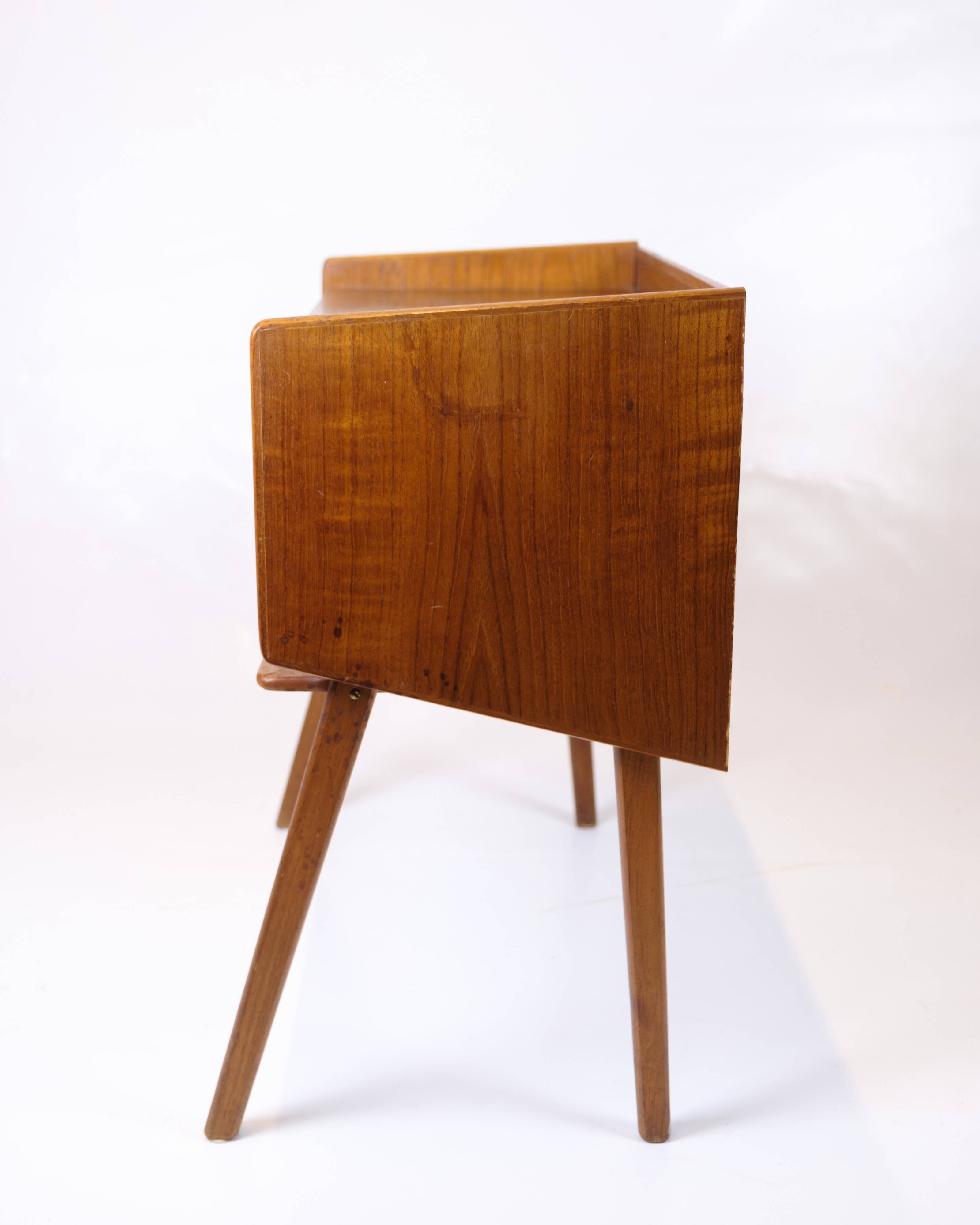 Table d'appoint / table de nuit - teck - tiroir - étagère en osier - 1960