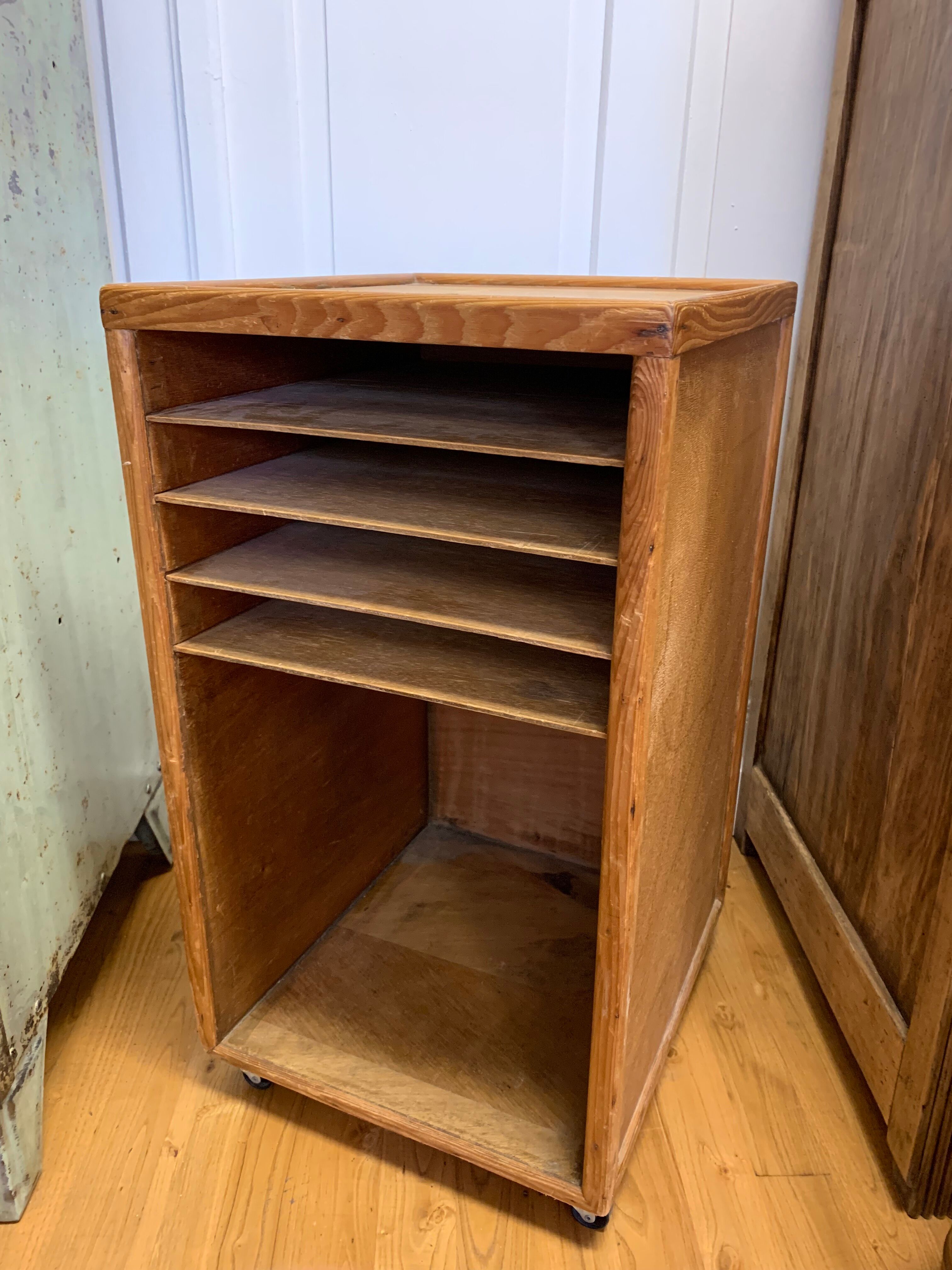 Meuble de rangement, casier sur roulettes