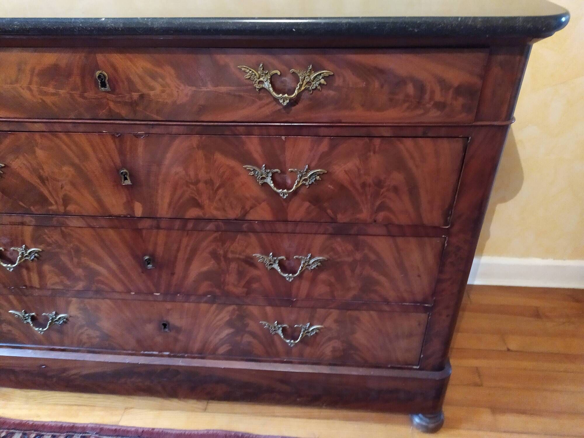 Louis Philippe chest of drawers In walnut veneer with black marble top
