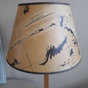 Lampe avec son abat-jour planisphère des années 50