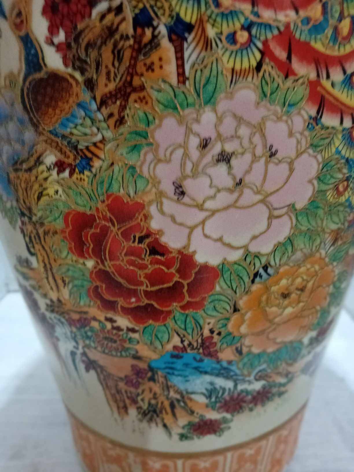 Grand Vase En Porcelaine