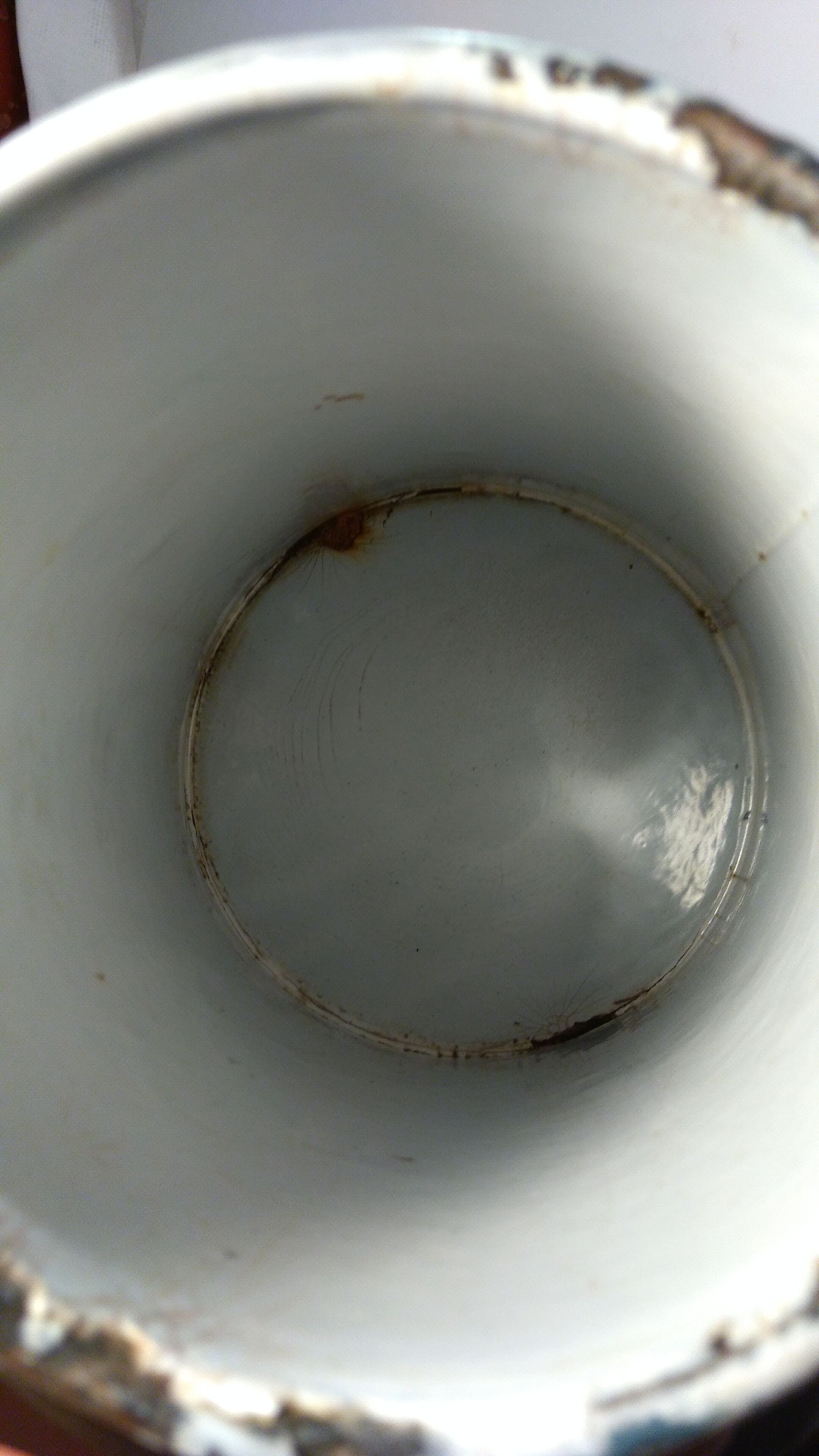 Pot à lait  ancien en tôle émaillée