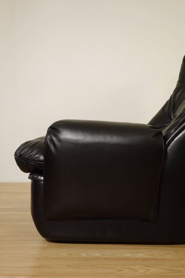 Fauteuil Orchidée en cuir de Michel Cadestin pour Airborne, France 1970's