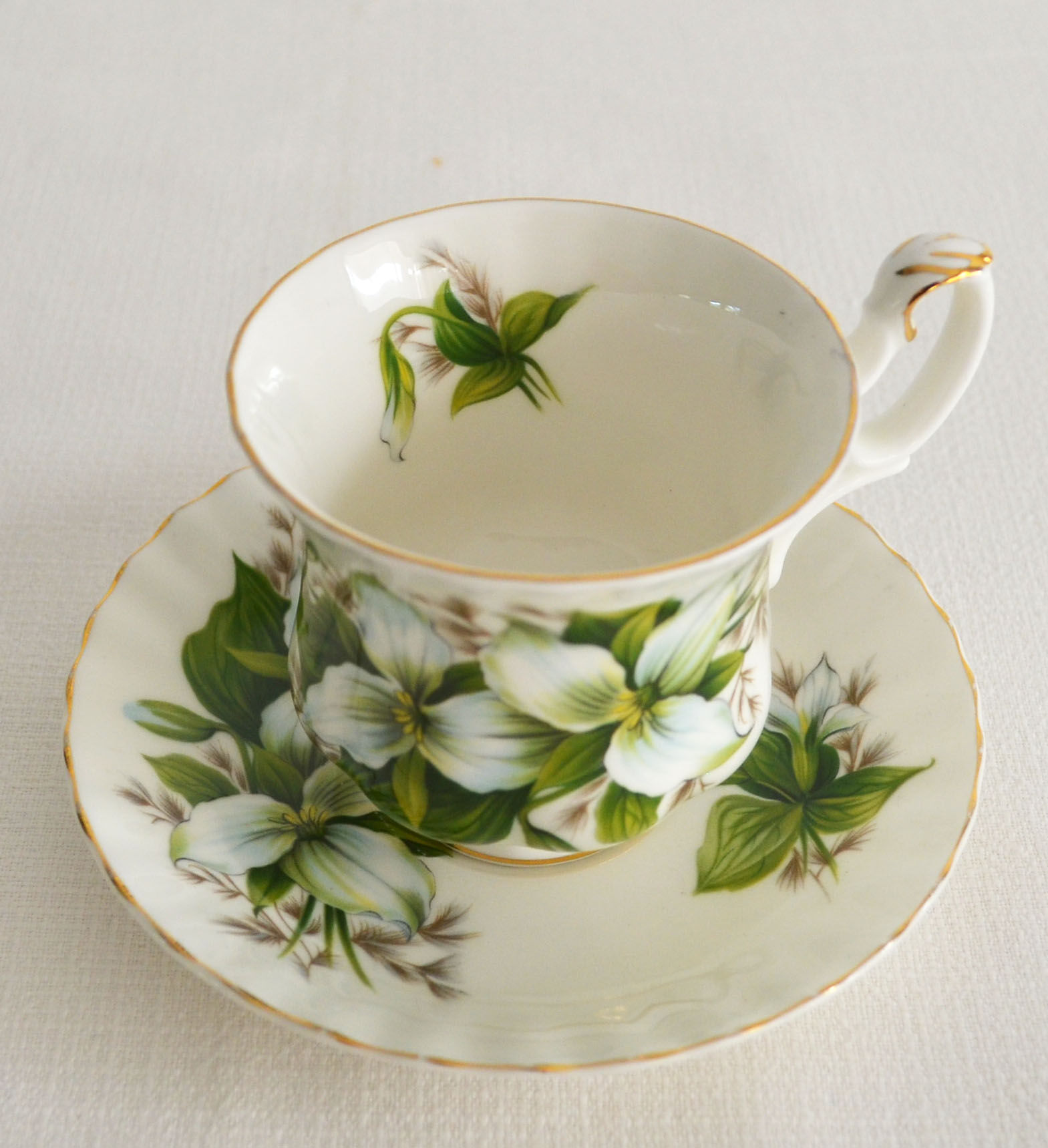 Tea cup Royal Albert English porcelain "Trillium"