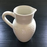 White pitcher relief peas