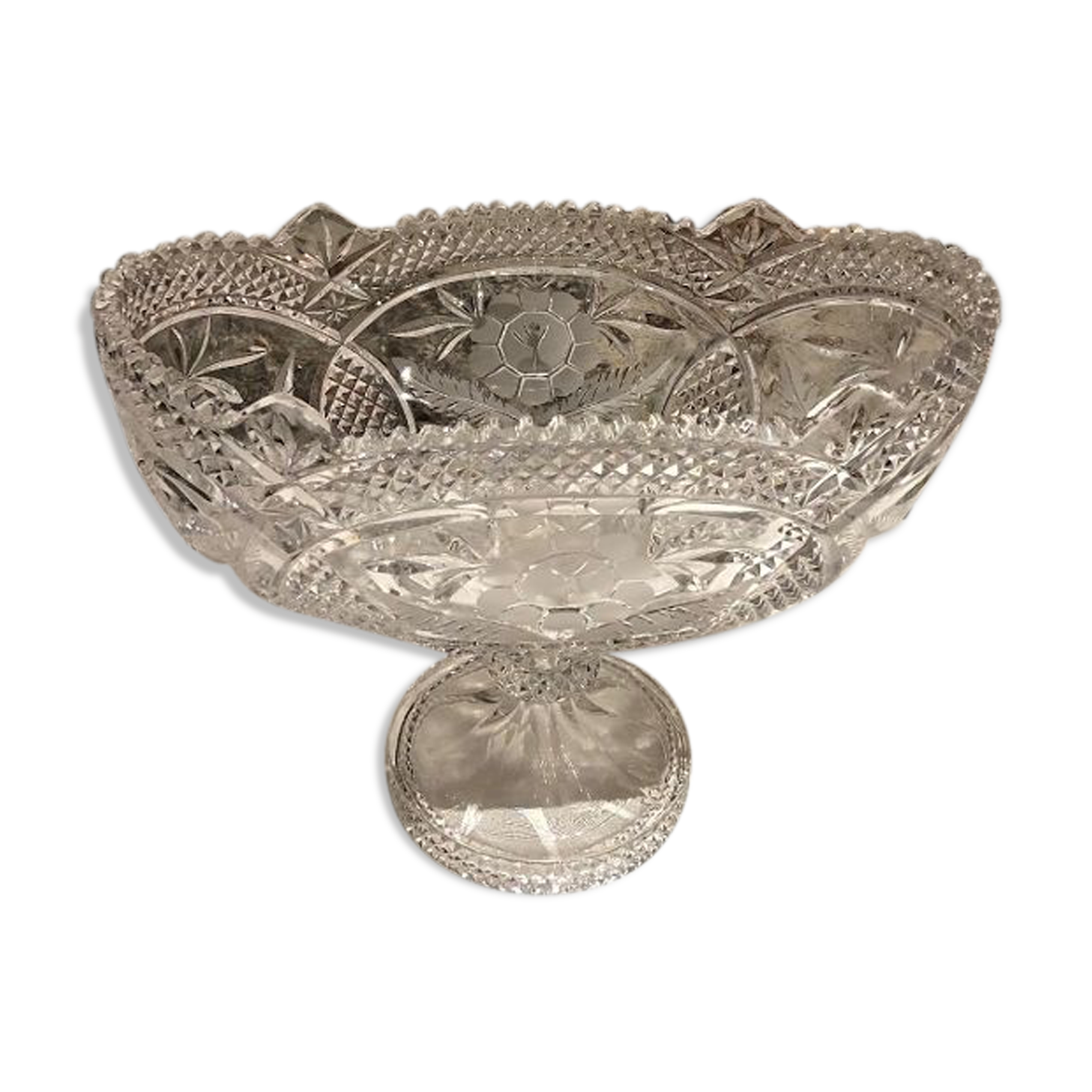 Oval cut in chiseled crystal