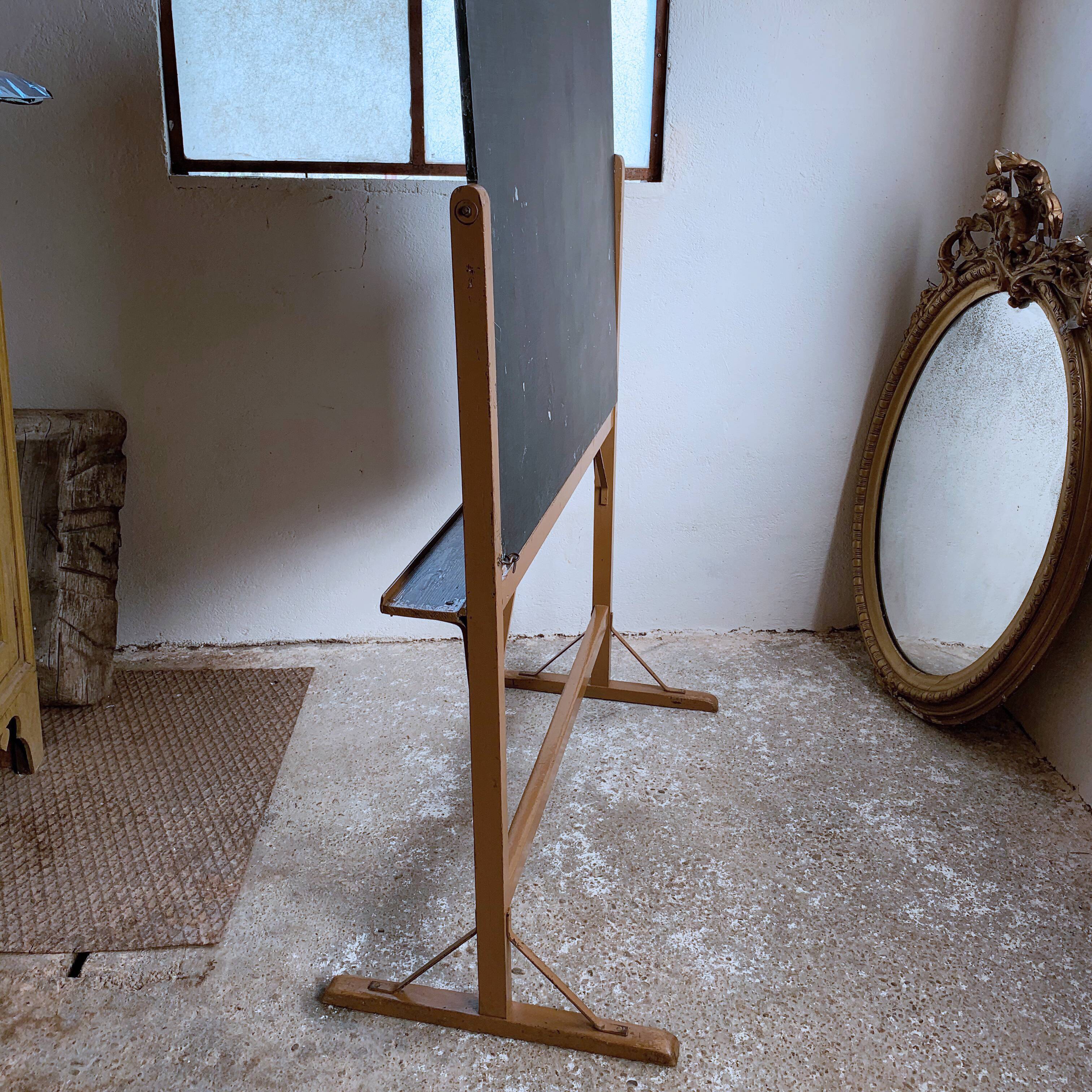 Former school board swivelling on foot