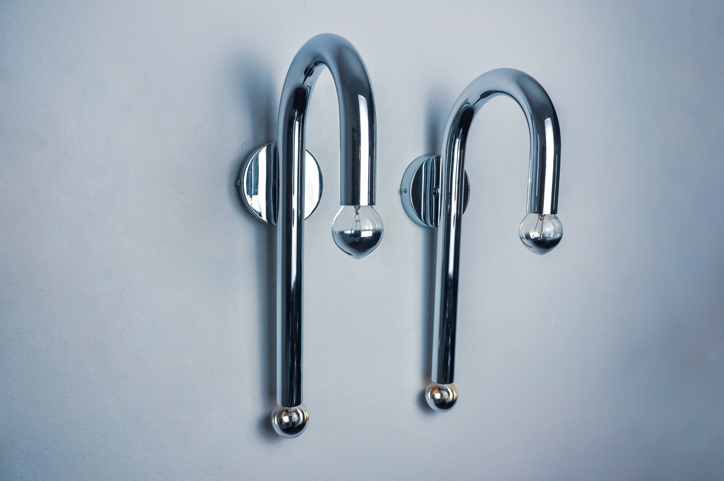 Pair of space-age tubular wall lights, chromed metal, Italy, 1970