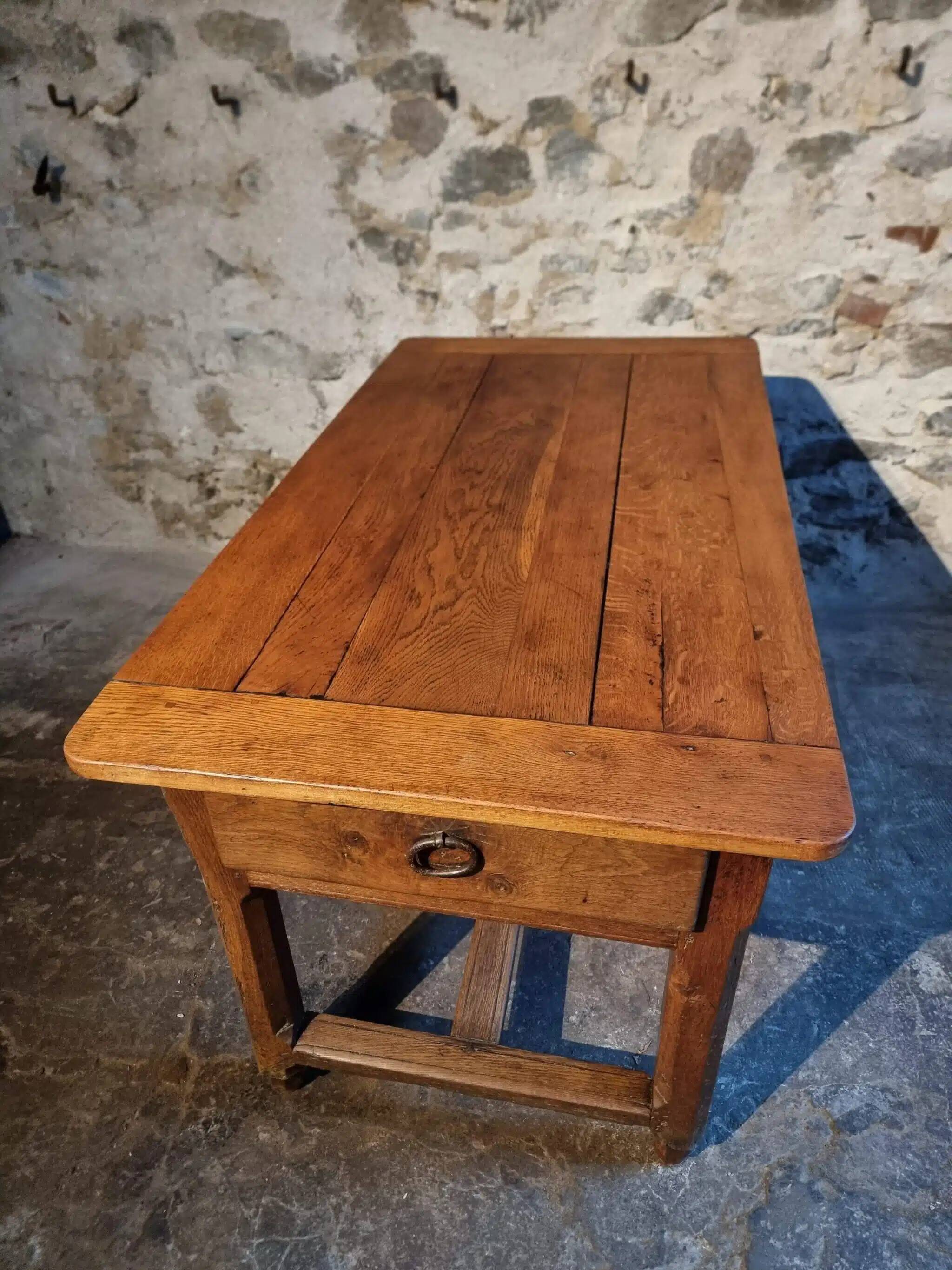 Rustic old oak table – Early 19th century