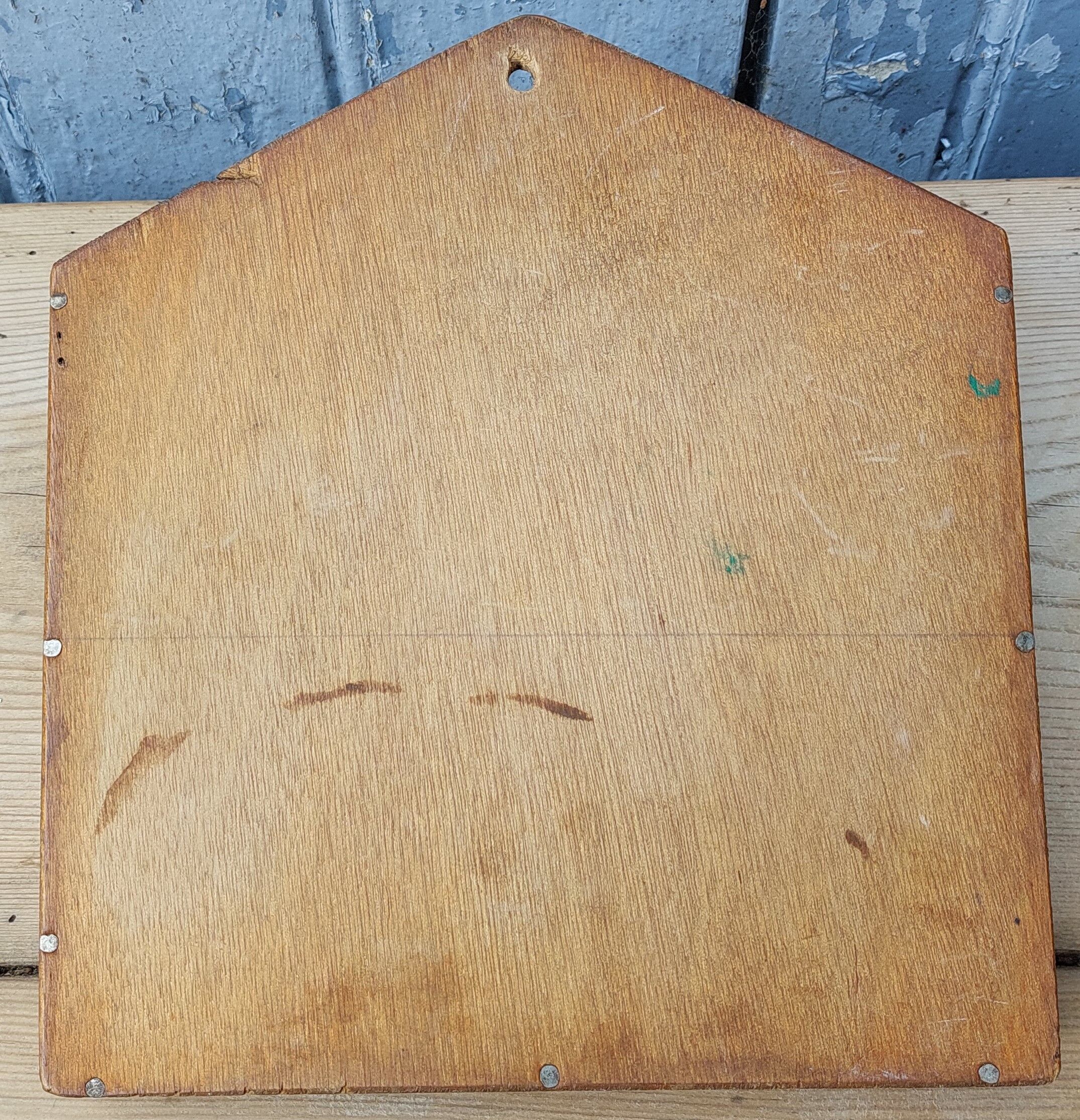 Wall shelf with letter holder