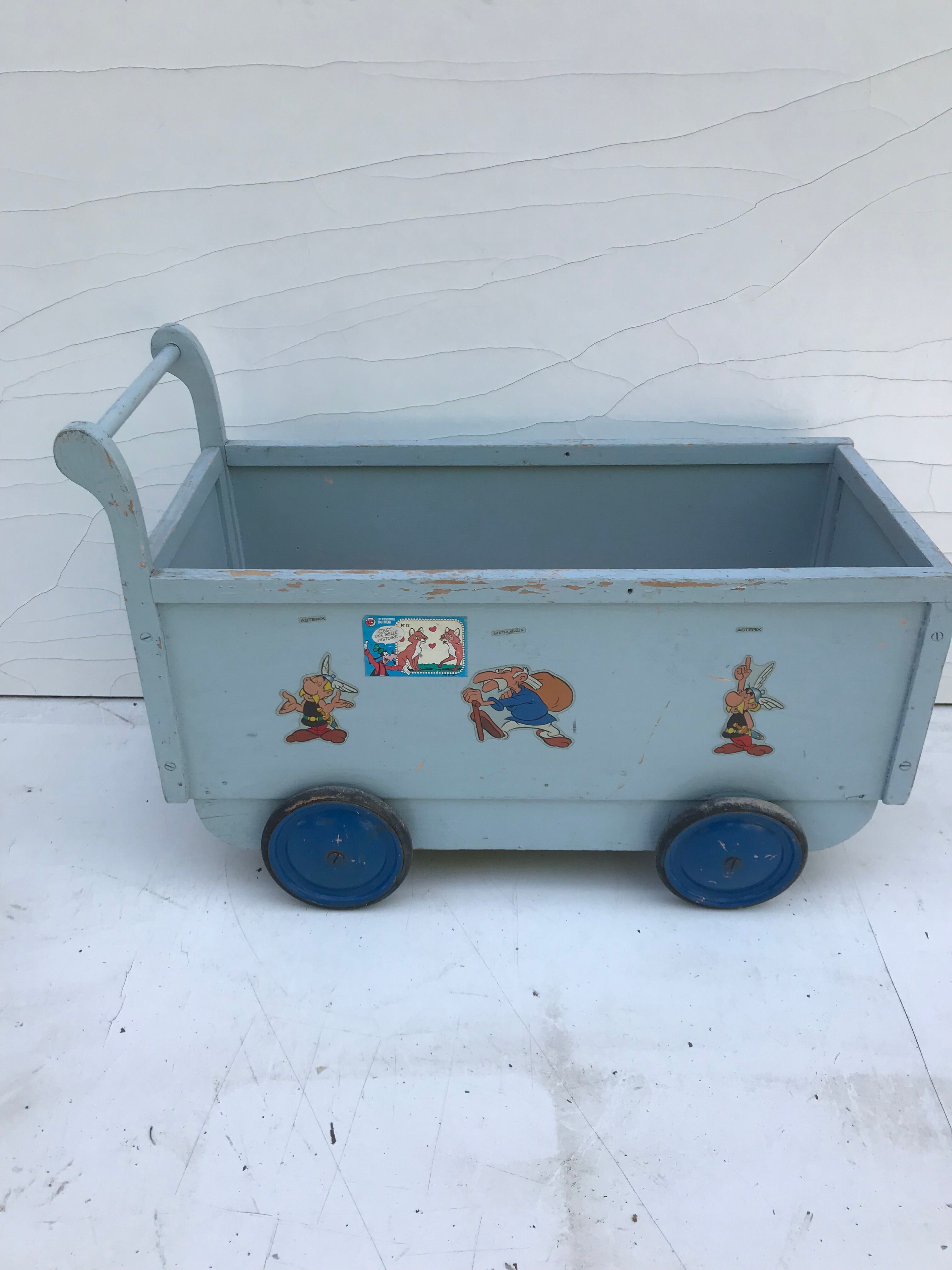 Ancien chariot à jouets en bois