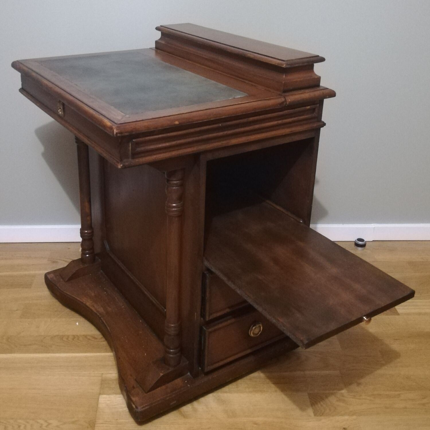 English secretary Davenport