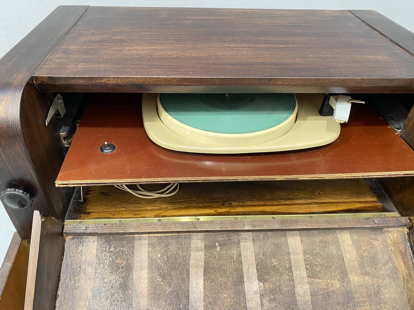 Fully renovated mid century cabinet with build-in turntable, Germany, 1950´s