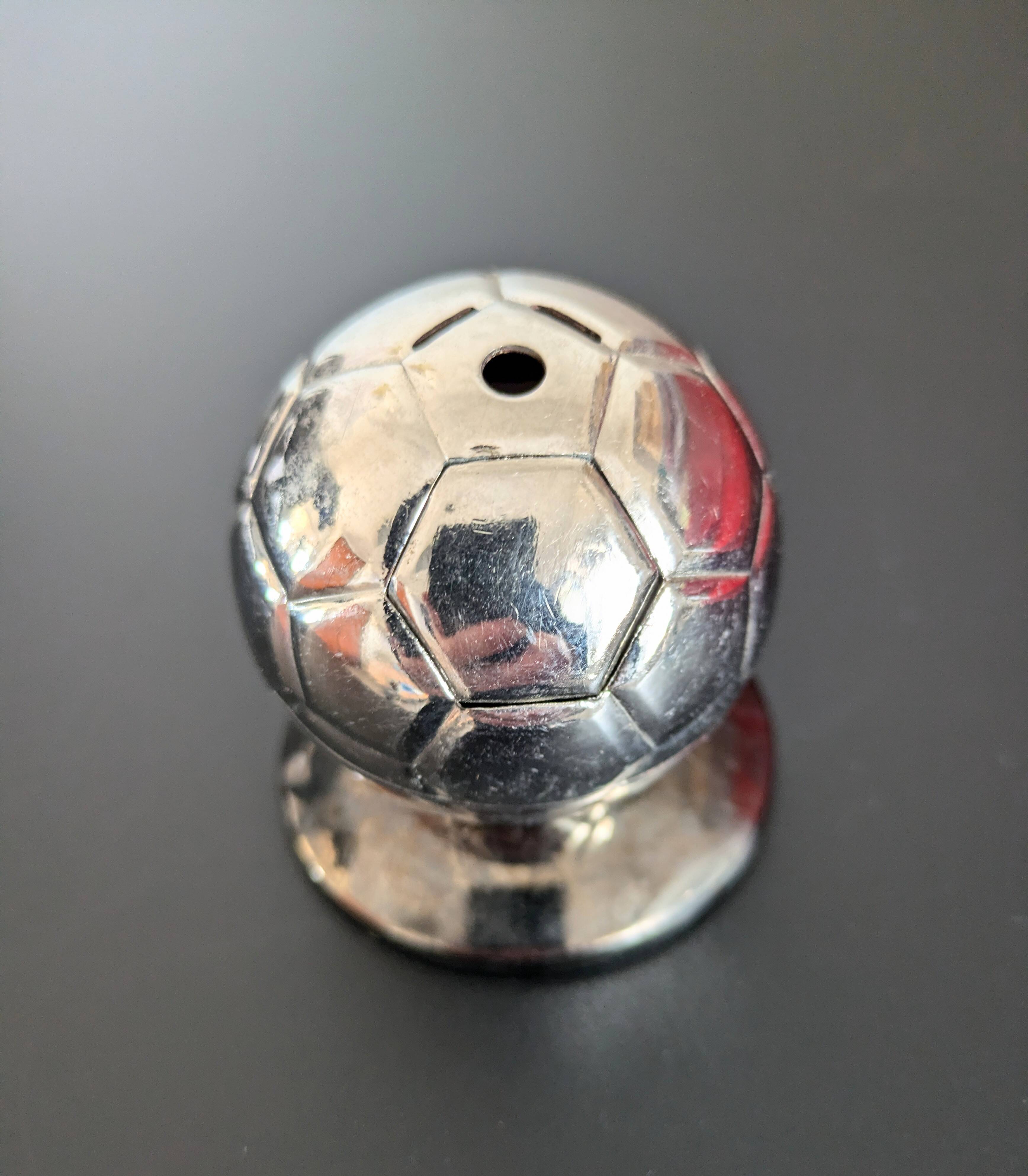 Briquet ballon de foot années 70