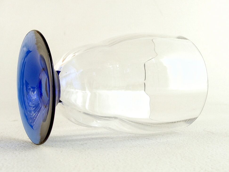 8 1930 glasses blue feet