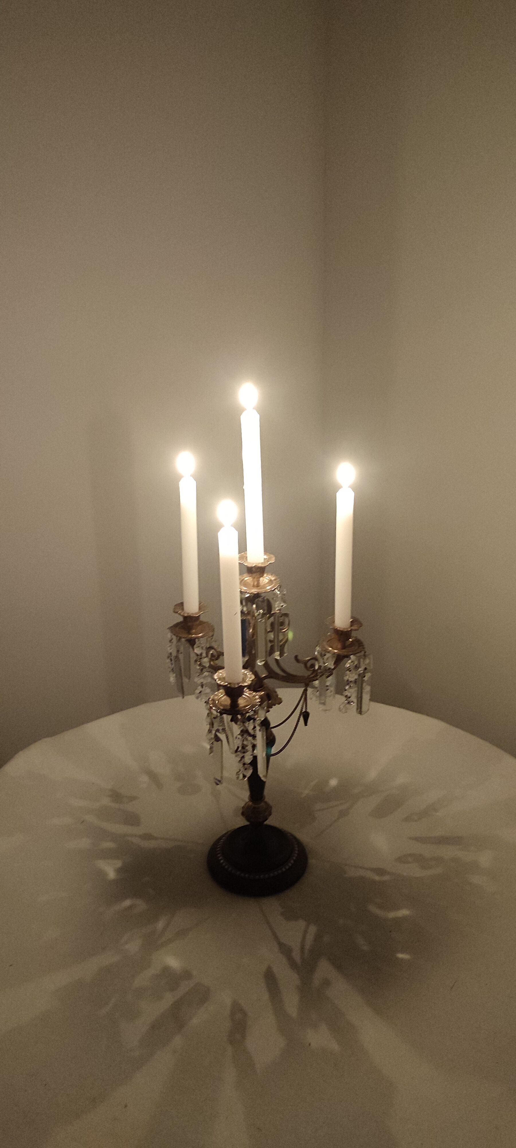 Candélabre d’onyx noir bronze et cristaux France années 1940.