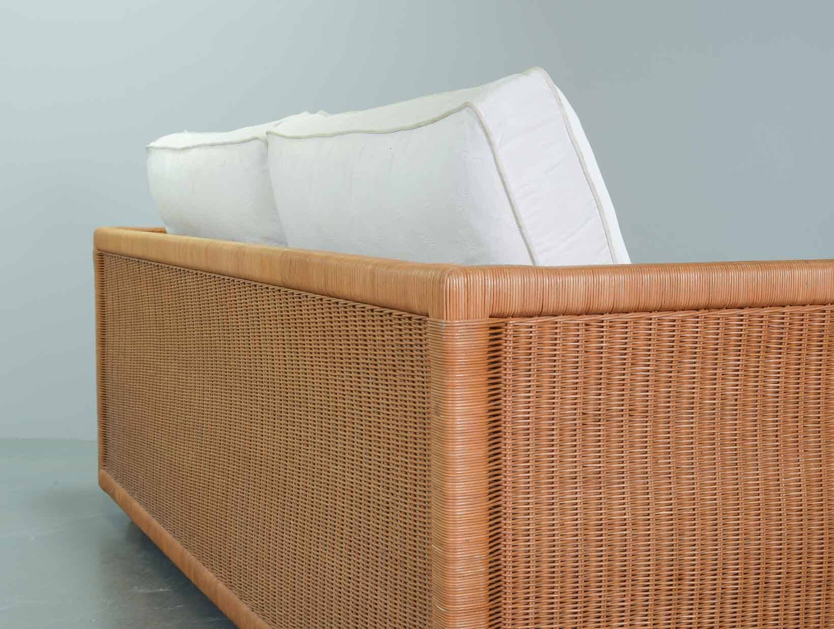 Luxurious Italian Gasparucci Reed White Lounge Greenhouse Sofa. Italy, 1980