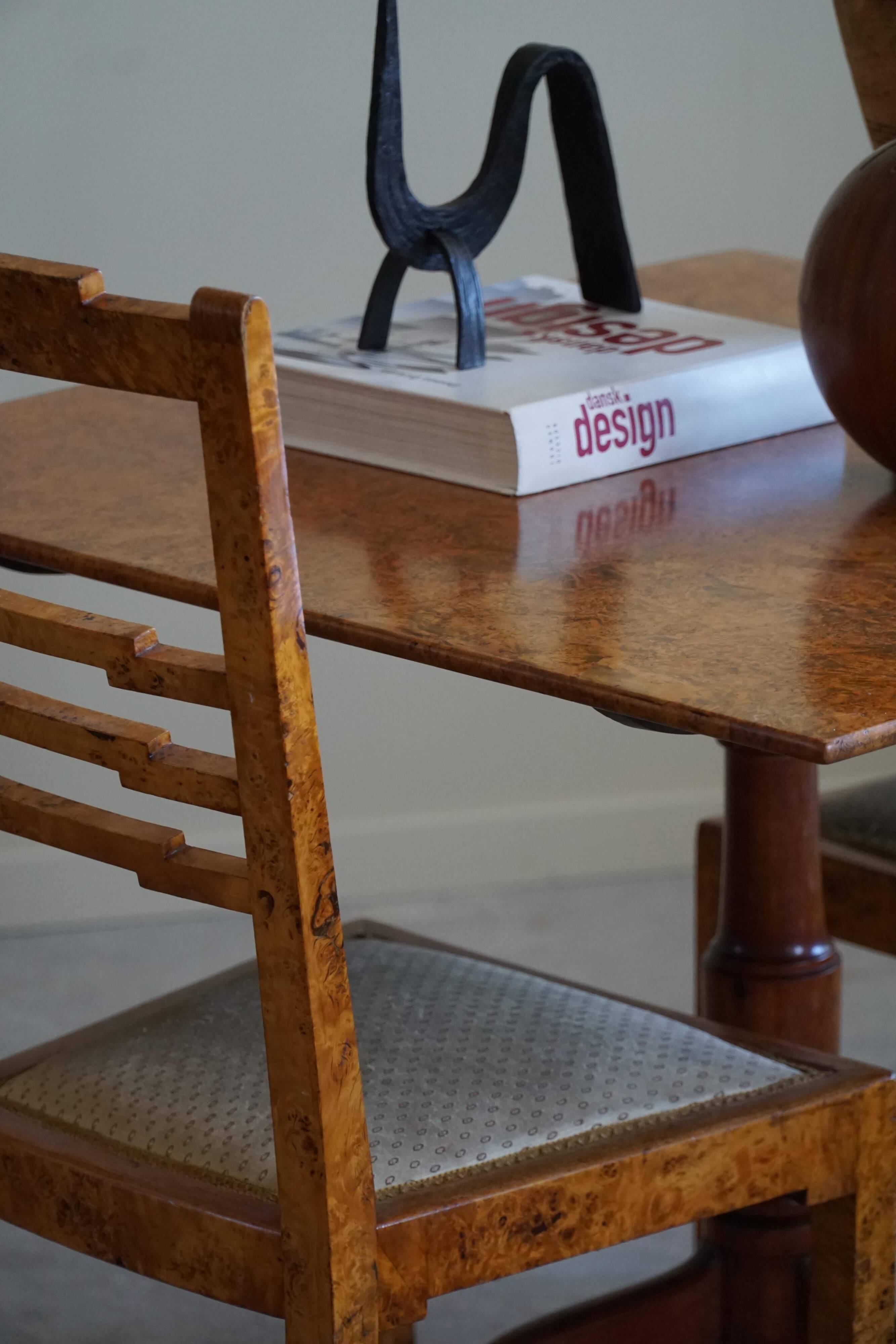 A Swedish folding table made of burl wood by Carl Hollst, Eskilstuna, 1787-1830.