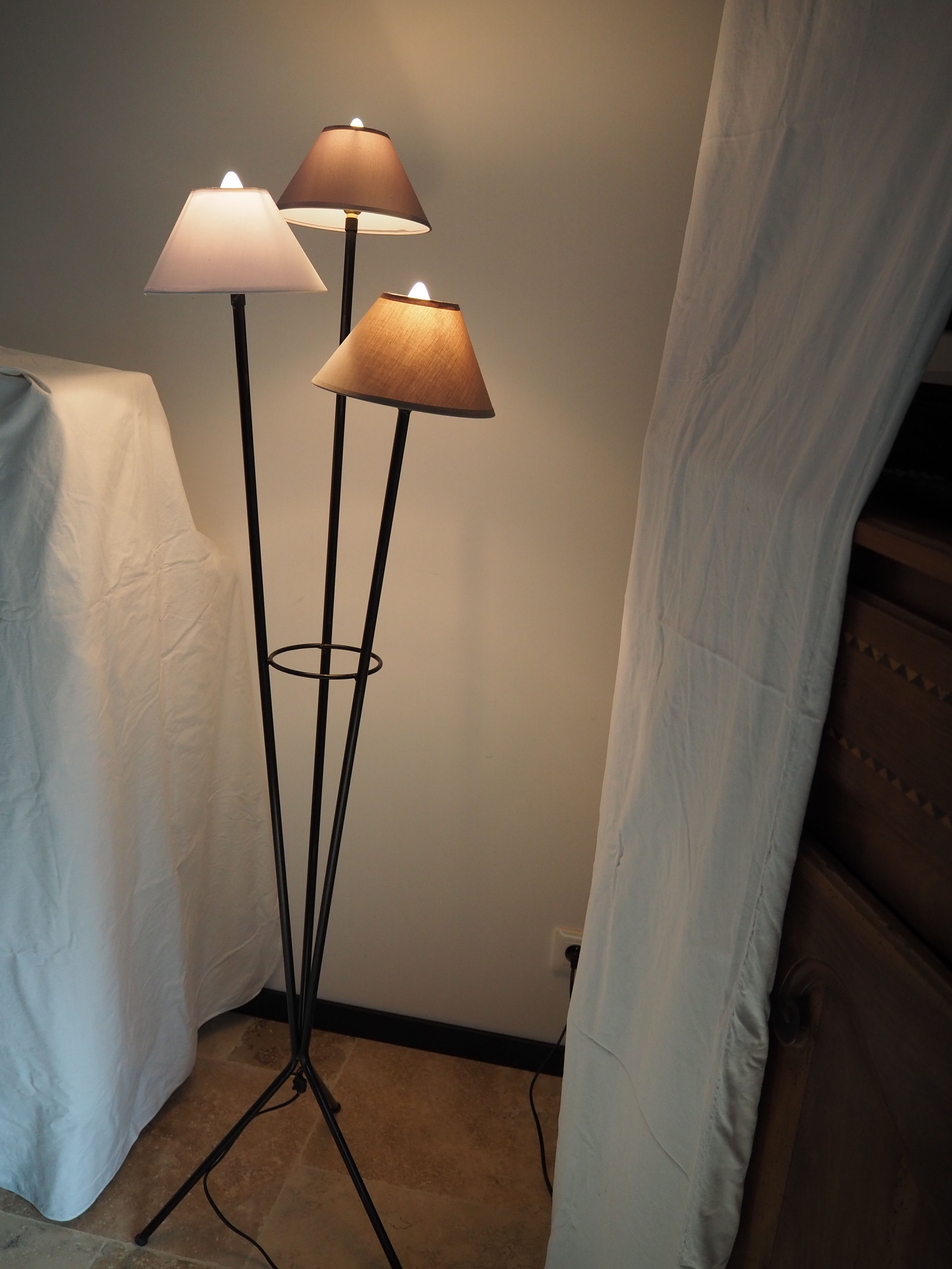 Metal tripod lamp of the 1950s