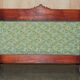 Canapé Chesterfield Ancien Sculpté en Noyer avec Incrustation de Nacre
