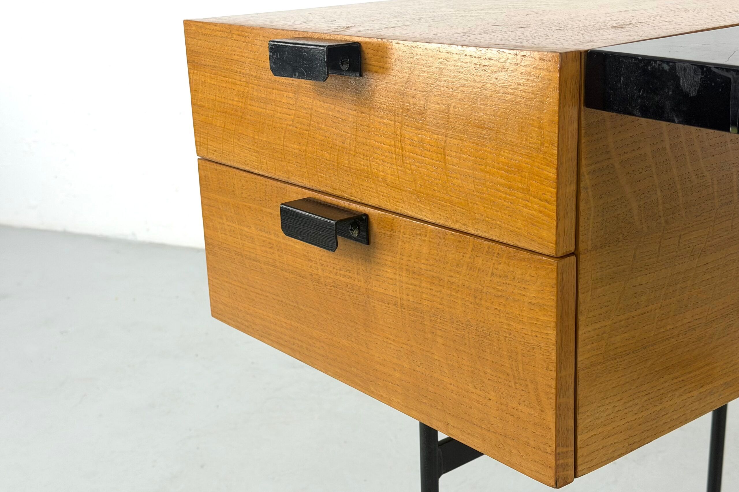 Desk CM141 by Pierre Paulin for Thonet – 1954