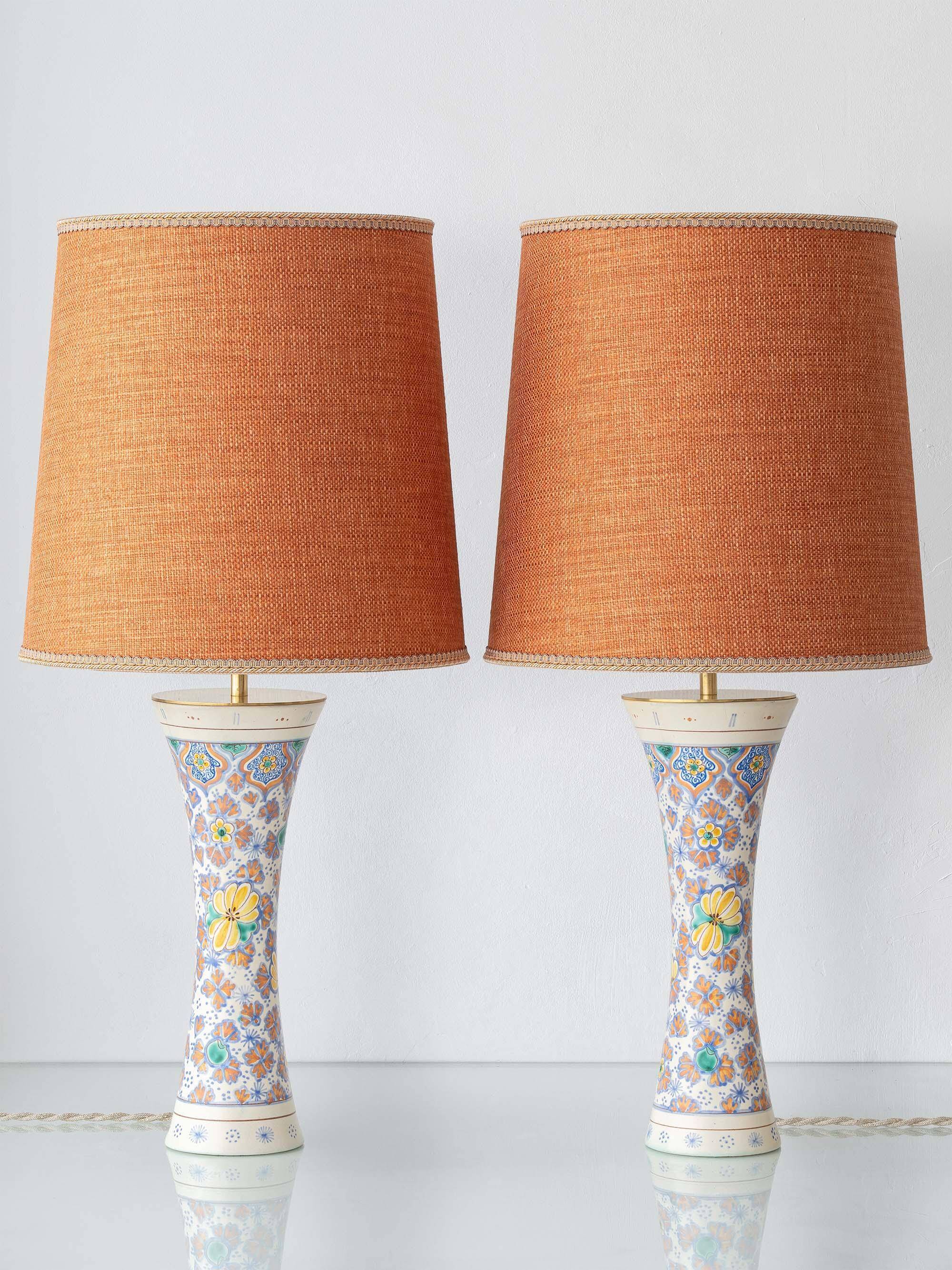 Pair of coloured ceramic table lamps in Art Nouveau style, 1918, with new shades.