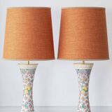 Pair of coloured ceramic table lamps in Art Nouveau style, 1918, with new shades.