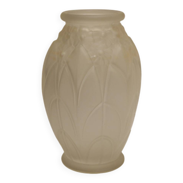 Art Deco molded and satin-finished glass vase, circa 1930