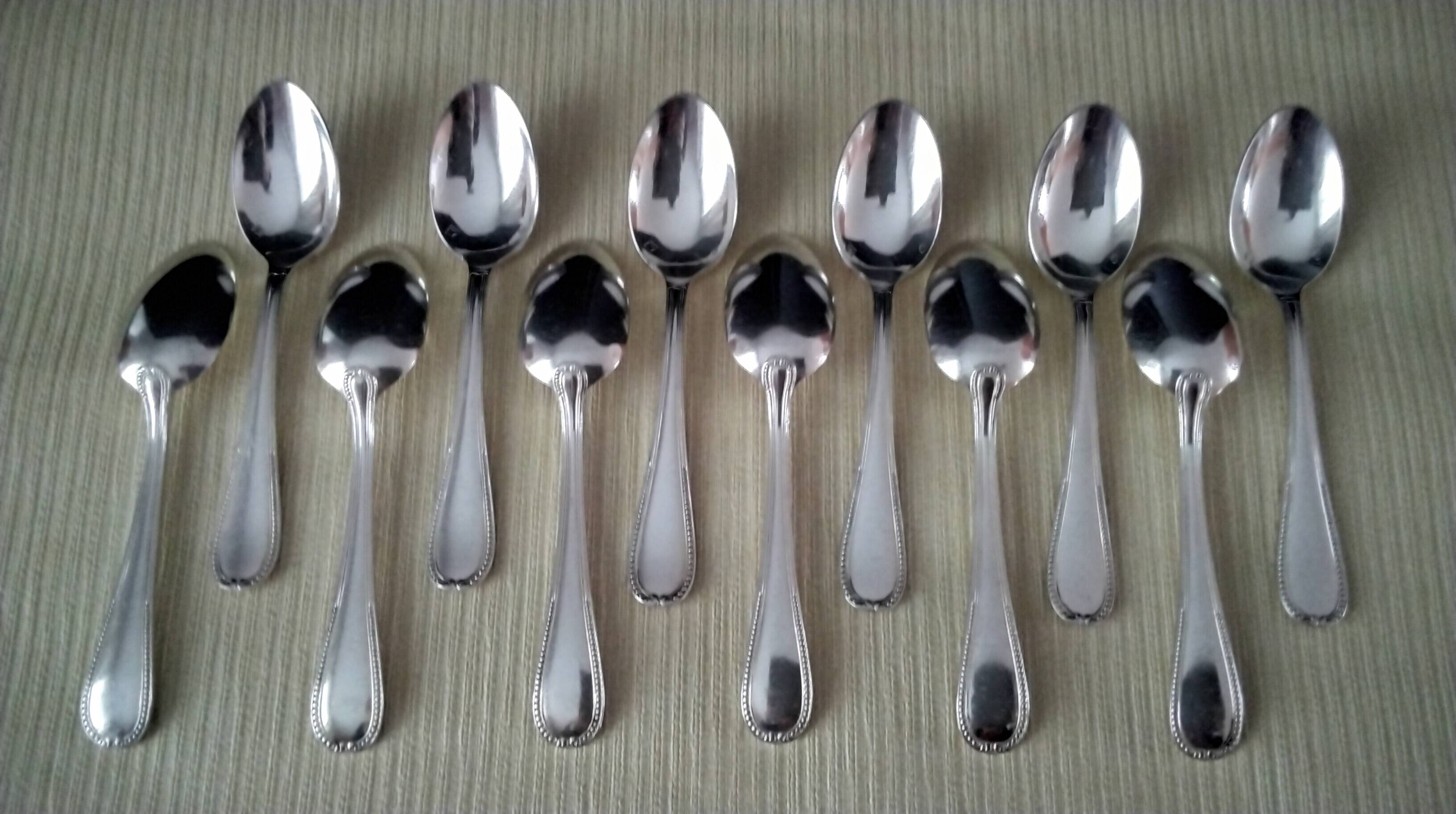 Coffret de 12 cuillères à moka Métal argenté Décor perlé
