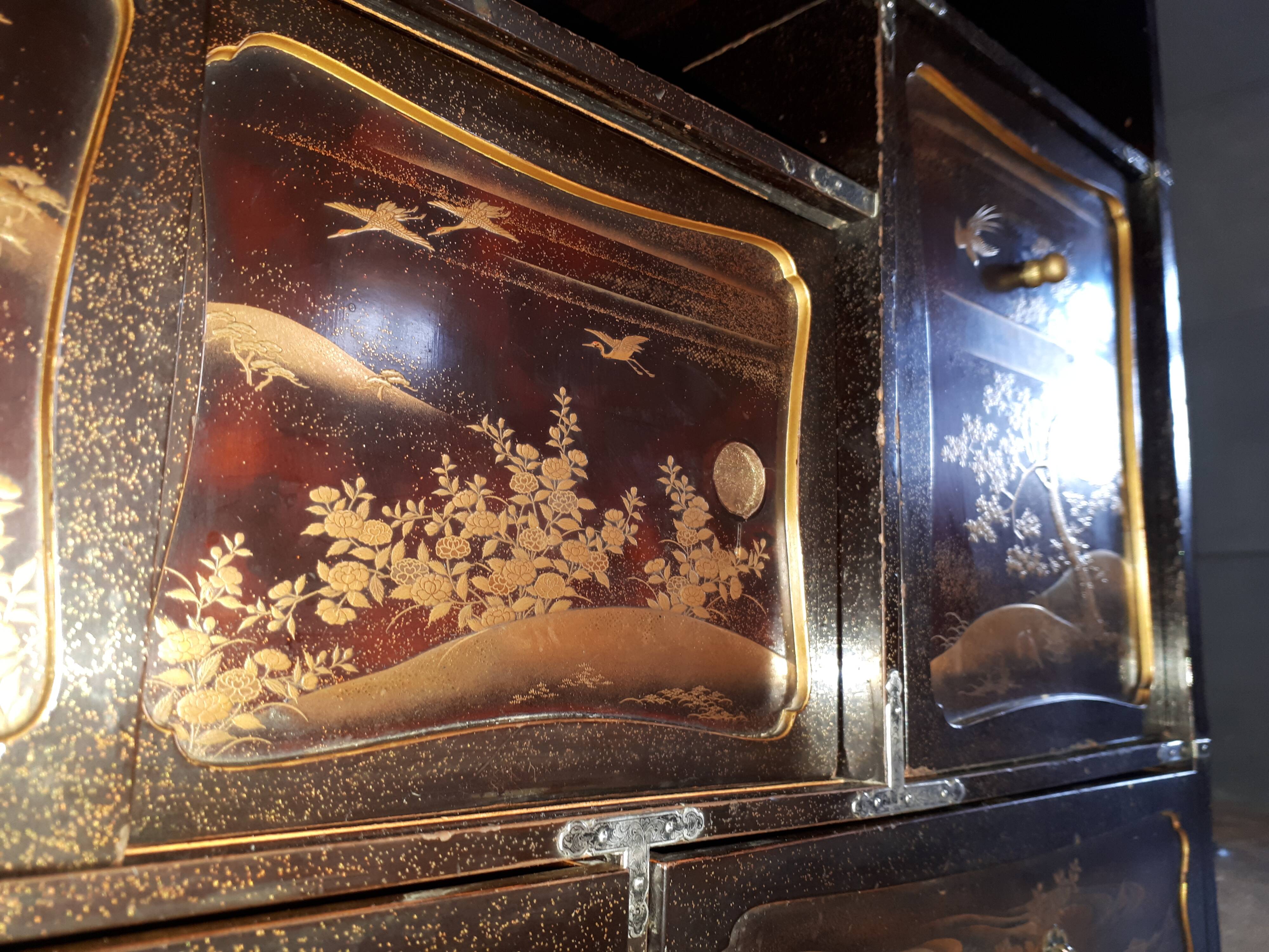 Small Japanese Lacquered Kazaridana Cabinet, Japan Edo Period