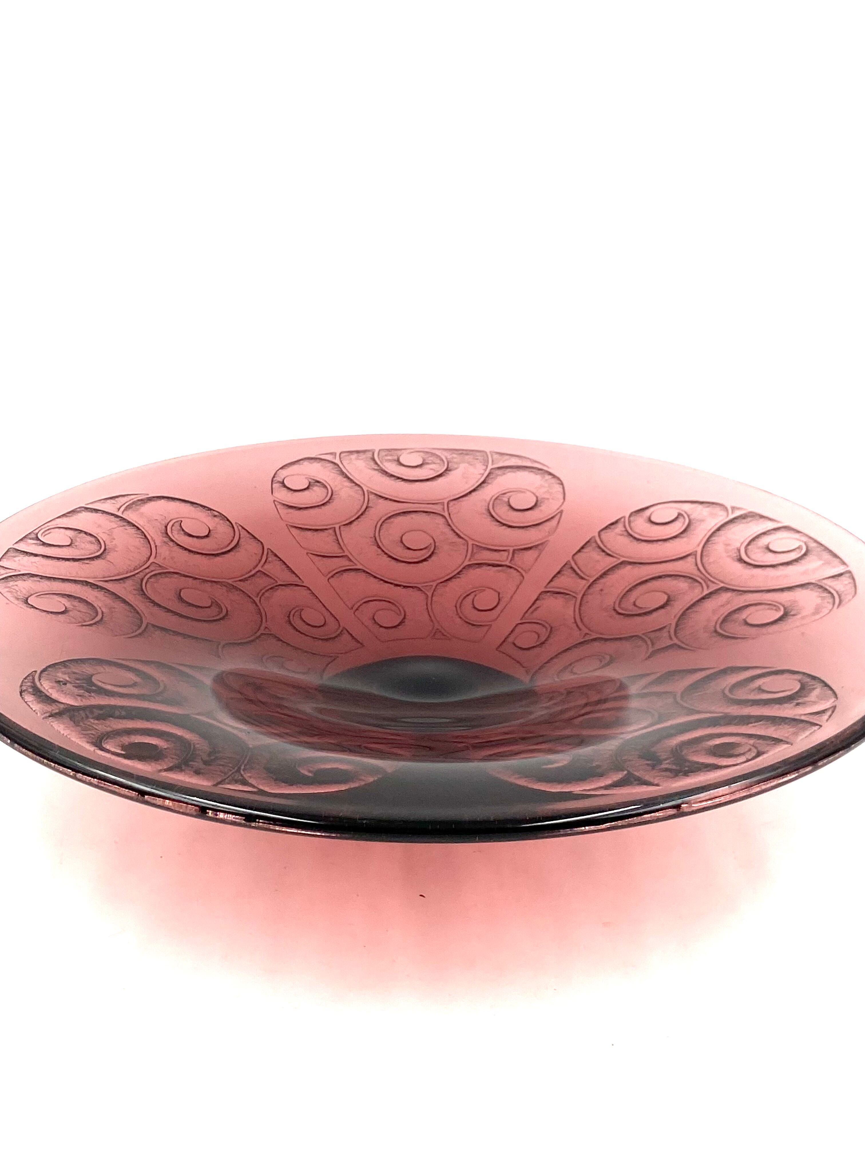 Art deco violet glass centerpiece, Le Verre Francais, Charles Schneider, France, 1930s