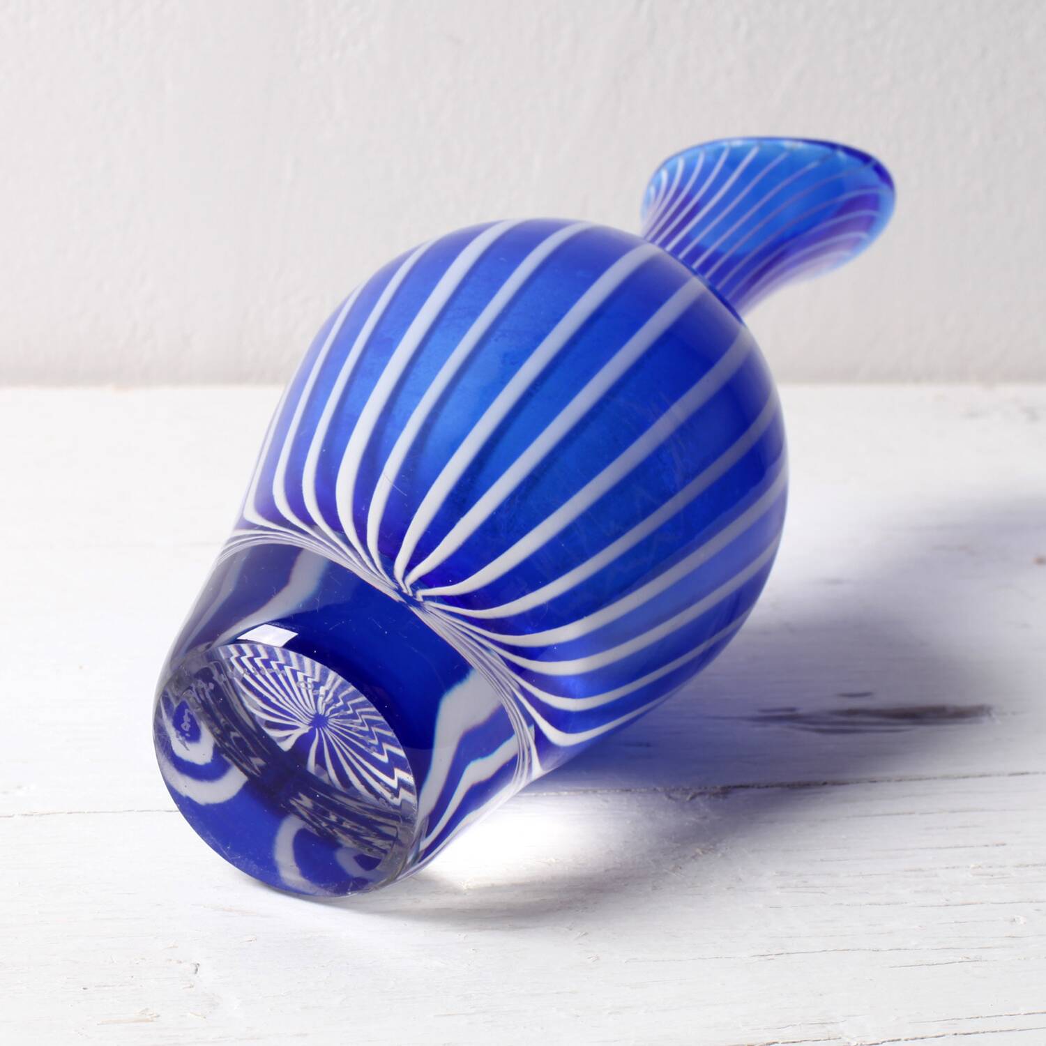 Vase d'art bleu à rayures, rare et de collection, Jan Johansson, Suède, 1975