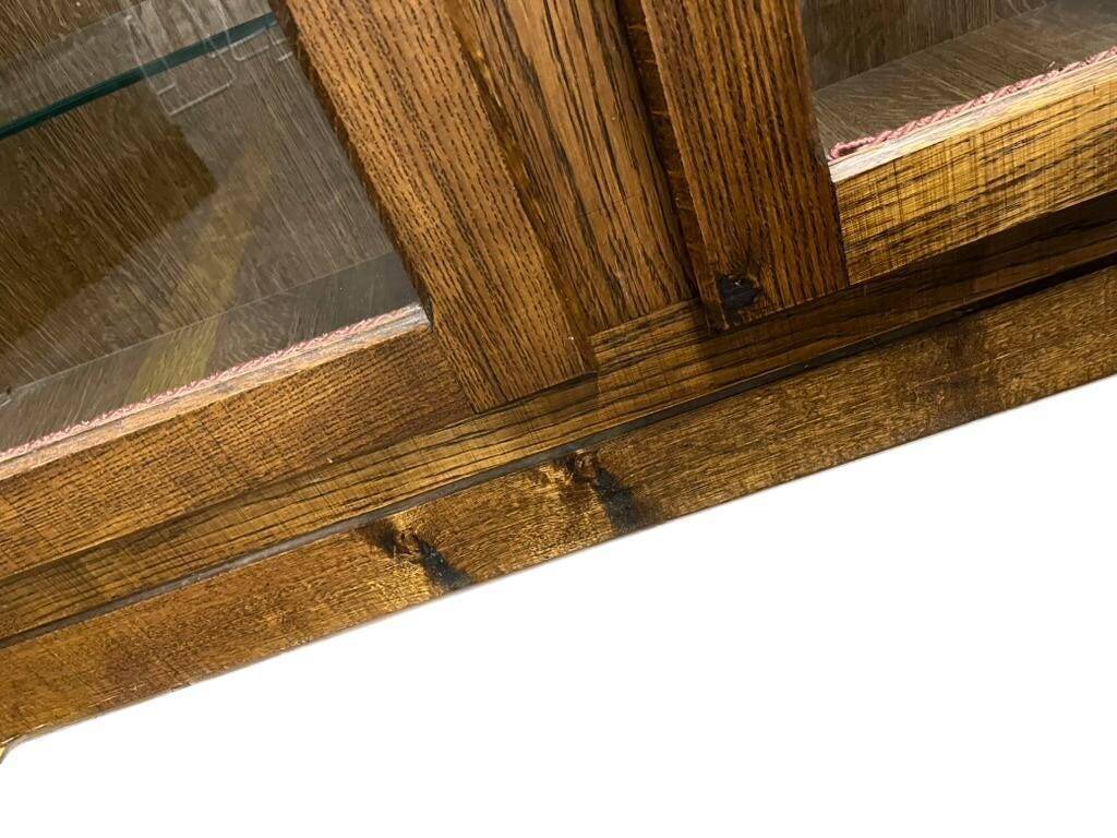 Vitrine vintage robuste en bois / armoire