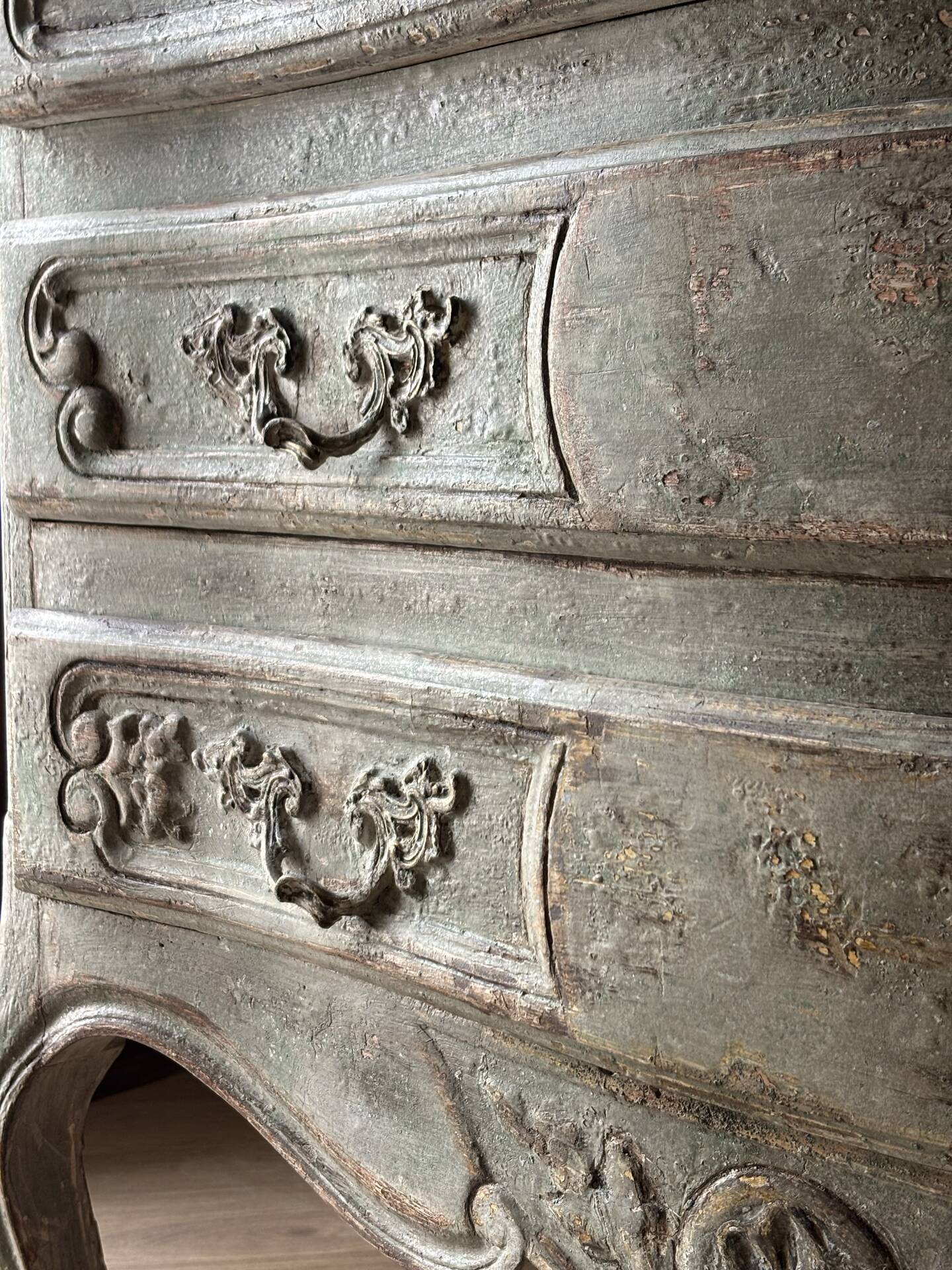 Louis XV style commode with traditional patina