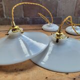 Duo of suspensions in white opaline