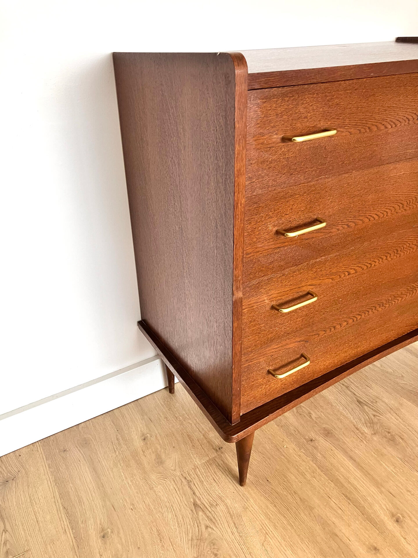 Commode pieds fuselés années 60